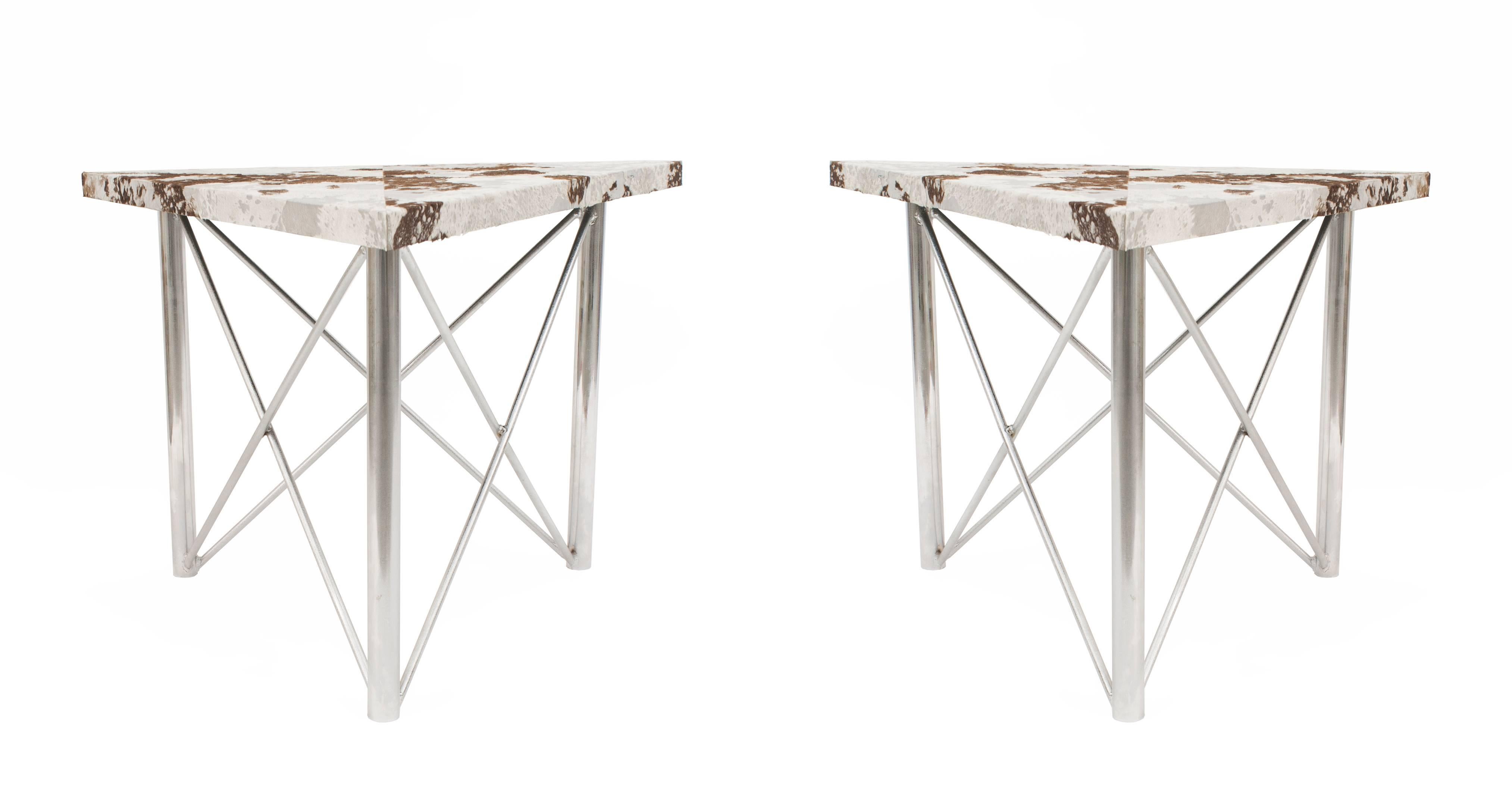 Pair of contemporary American triangular tubular chrome base side / end tables with 