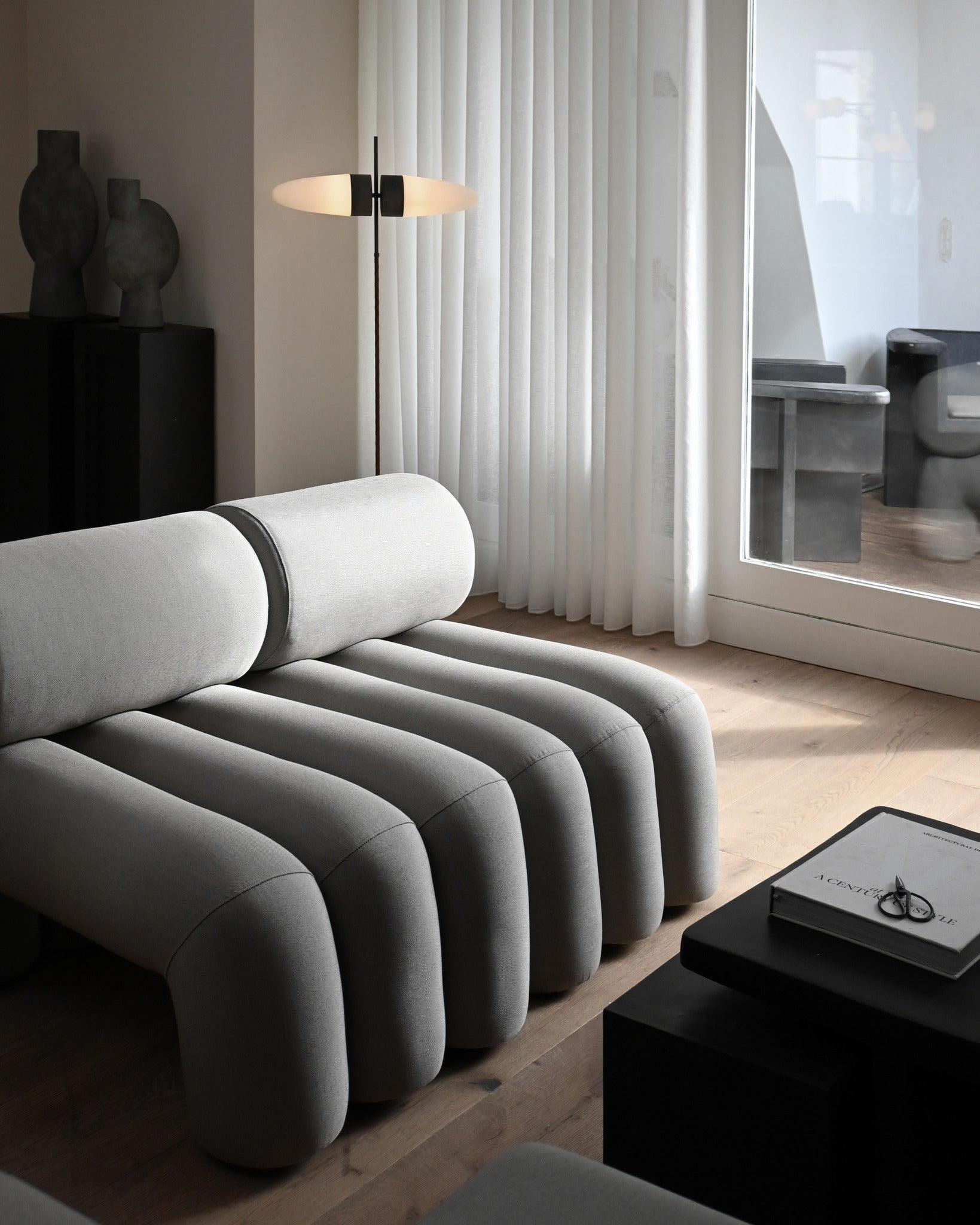 Paire de fauteuils contemporains - Couleur taupe - Tissu résistant au soleil en vente 11