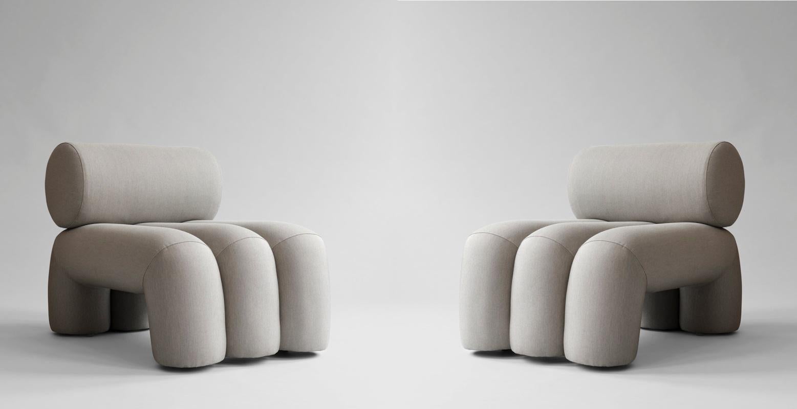 Paire de fauteuils contemporains - couleur taupe - tissu résistant au soleil - design du milieu du 21e siècle.


Ces fauteuils sont réalisés en tissu de couleur taupe, alliant élégance moderne et raffinement chaleureux. La forme géométrique se fond