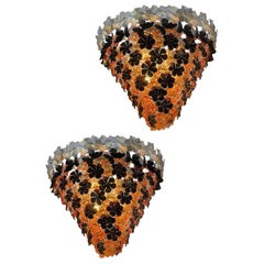 Coppia di lampadari contemporanei in vetro di Murano a fiori neri e arancioni