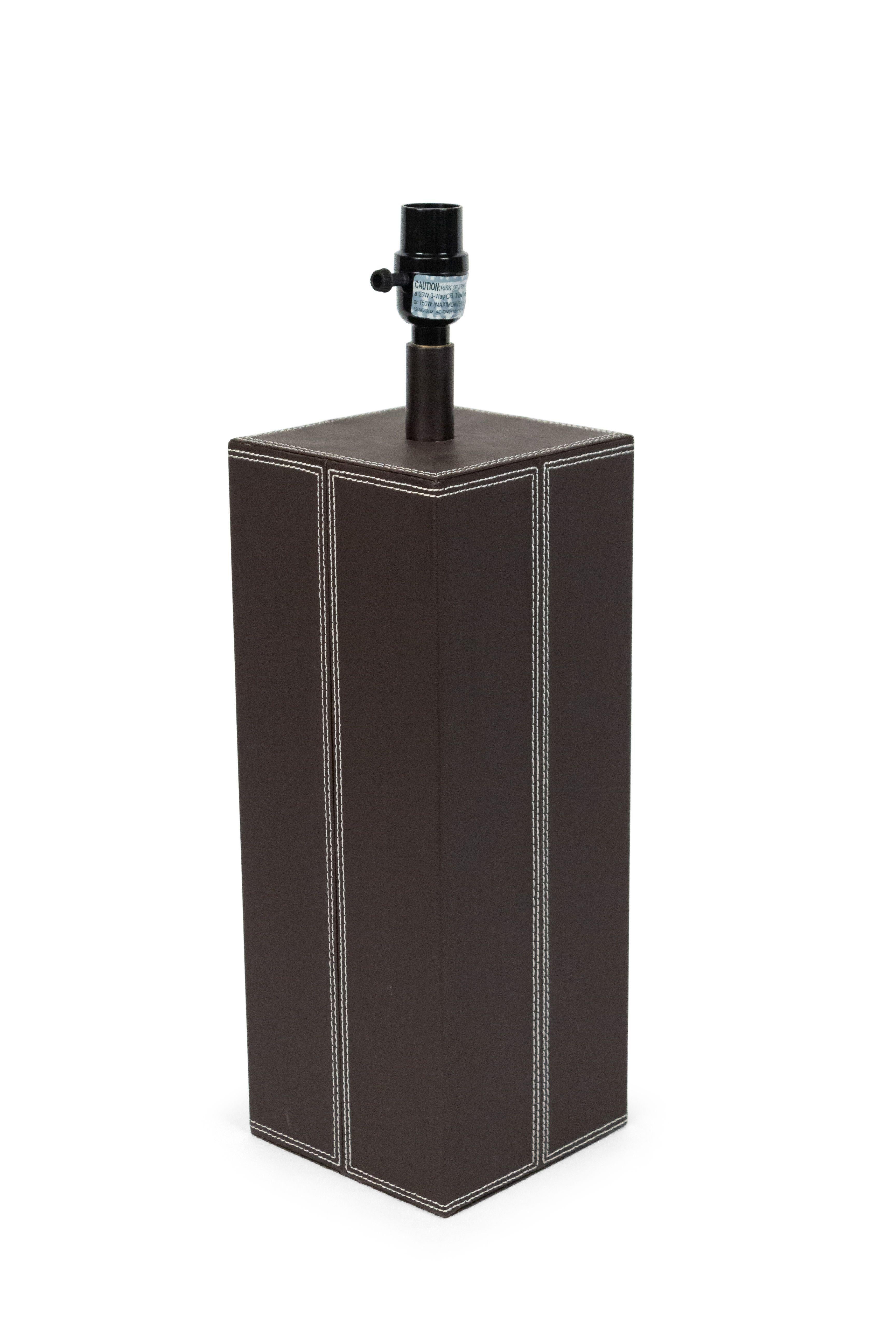 Pareja de lámparas de sobremesa contemporáneas de cuero marrón siglo XX en venta