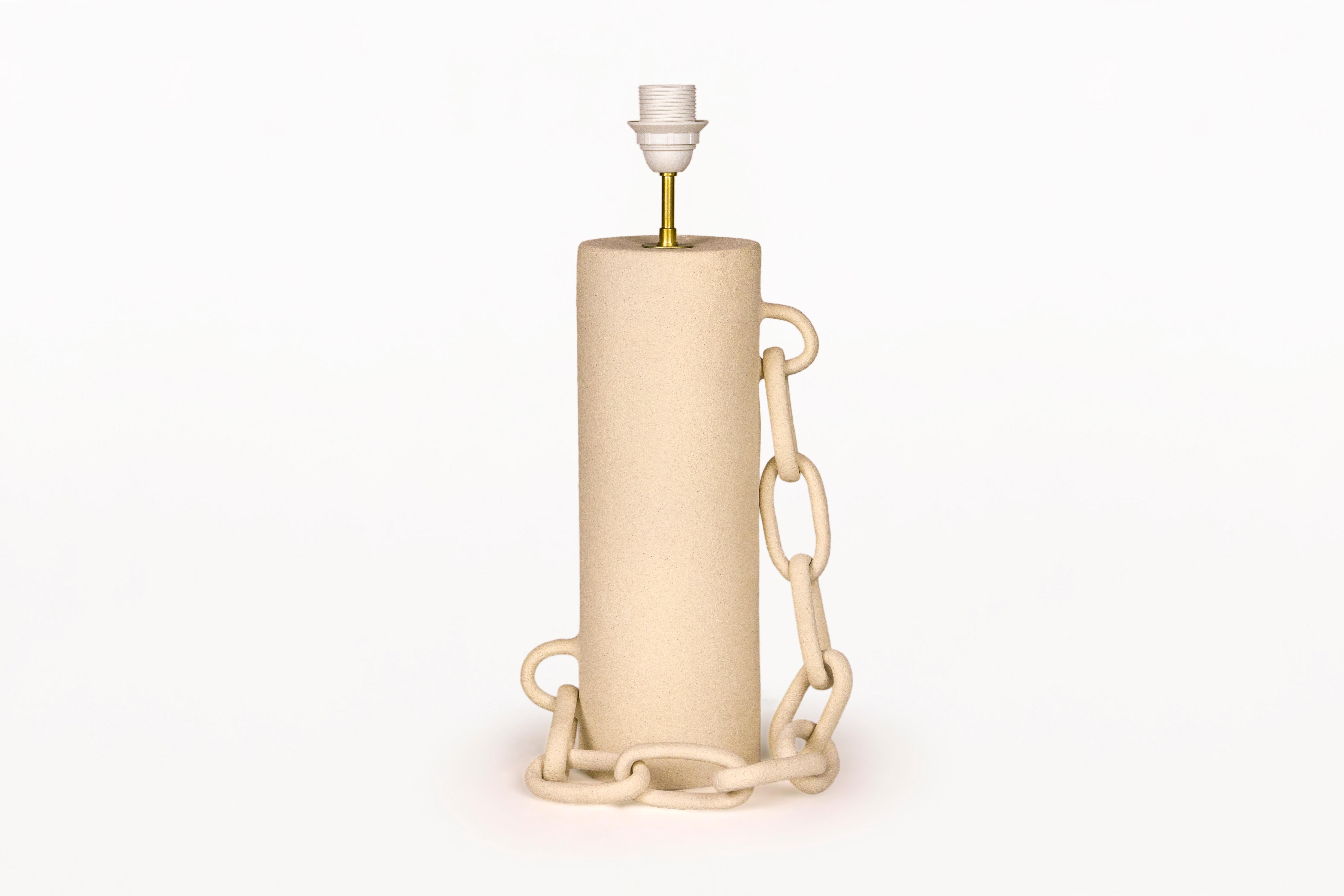 XXIe siècle et contemporain Paire de lampes de table contemporaines à chaîne en céramique, vers 2024, France. en vente