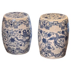 Ein Paar Contemporary Garden Hocker aus Keramik