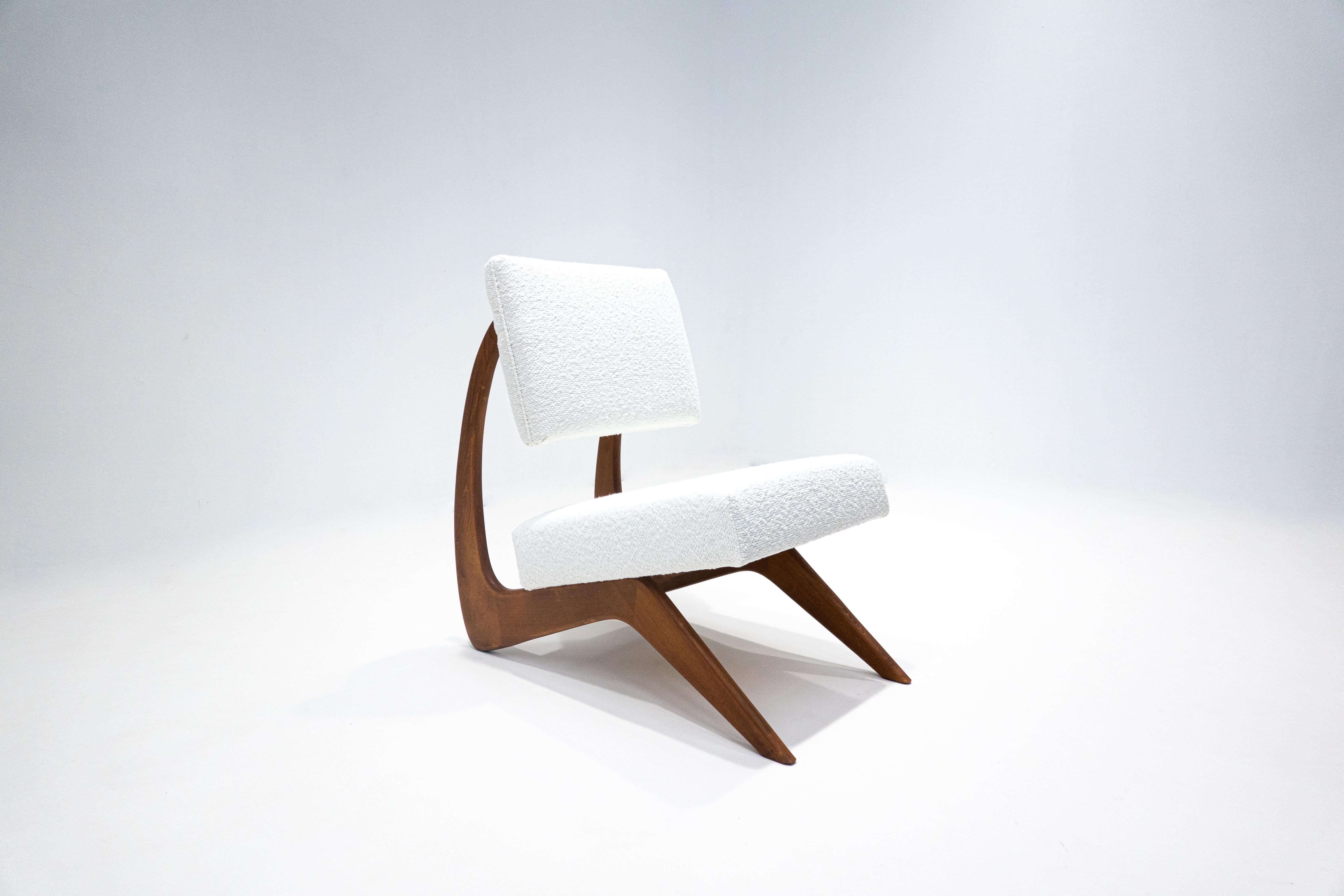 Pareja de Sillas Contemporáneas, Bouclette Blanca y Madera, Italia Siglo XXI y contemporáneo