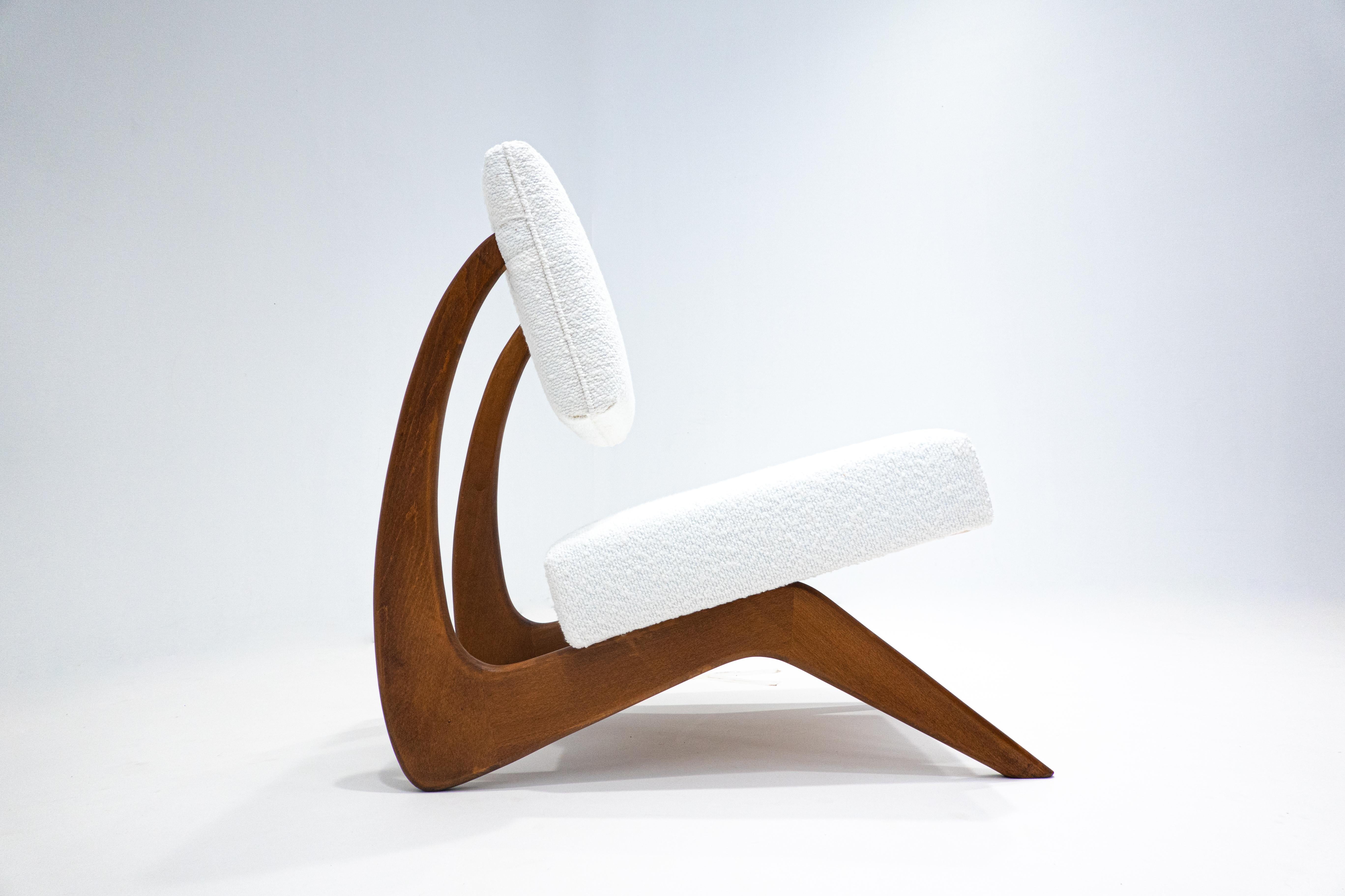 Tissu Paire de chaises contemporaines, bouclette blanche et bois, Italie en vente