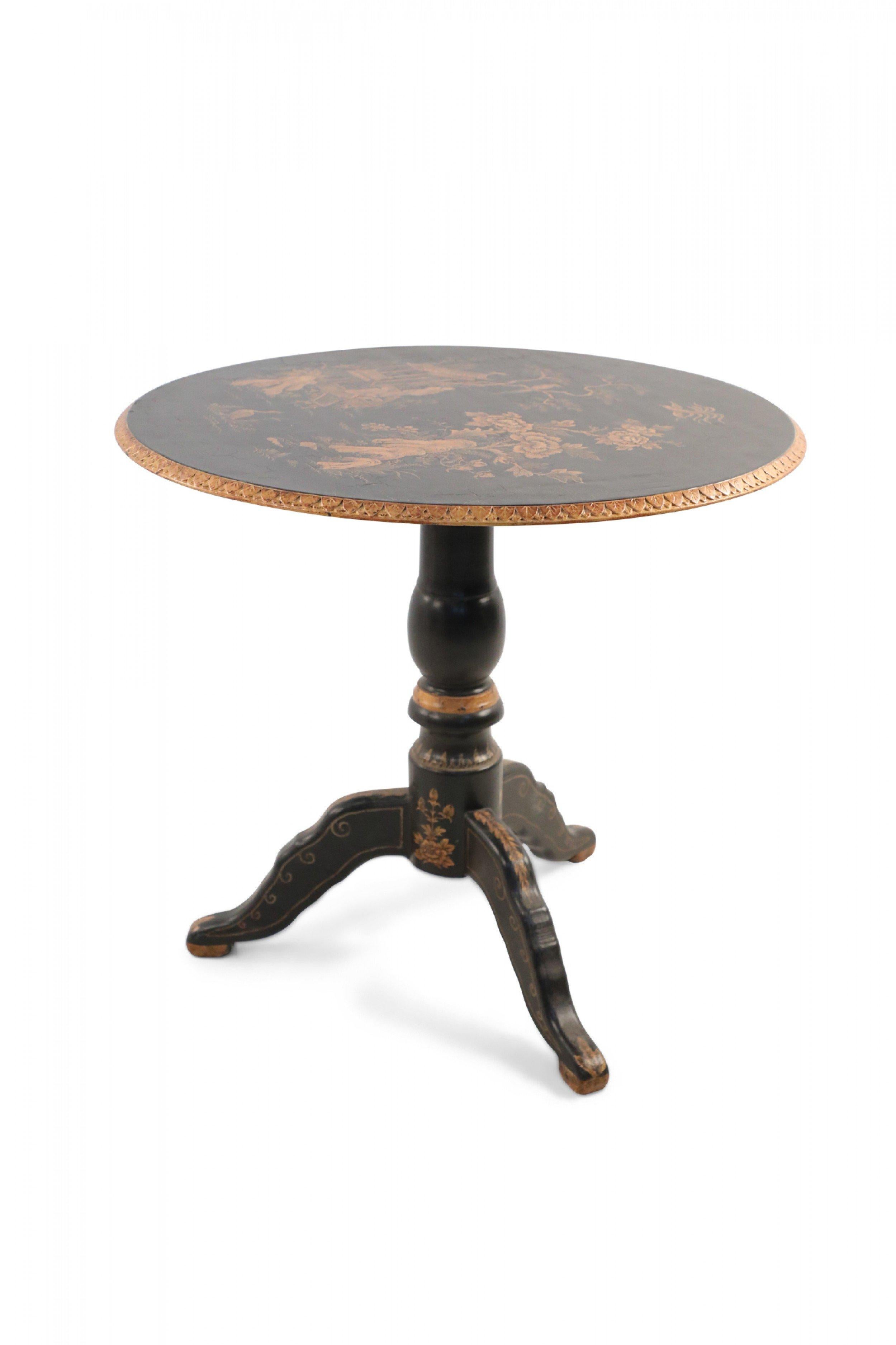 Chinois Paire de tables centrales contemporaines chinoises peintes à la main en noir et or en vente