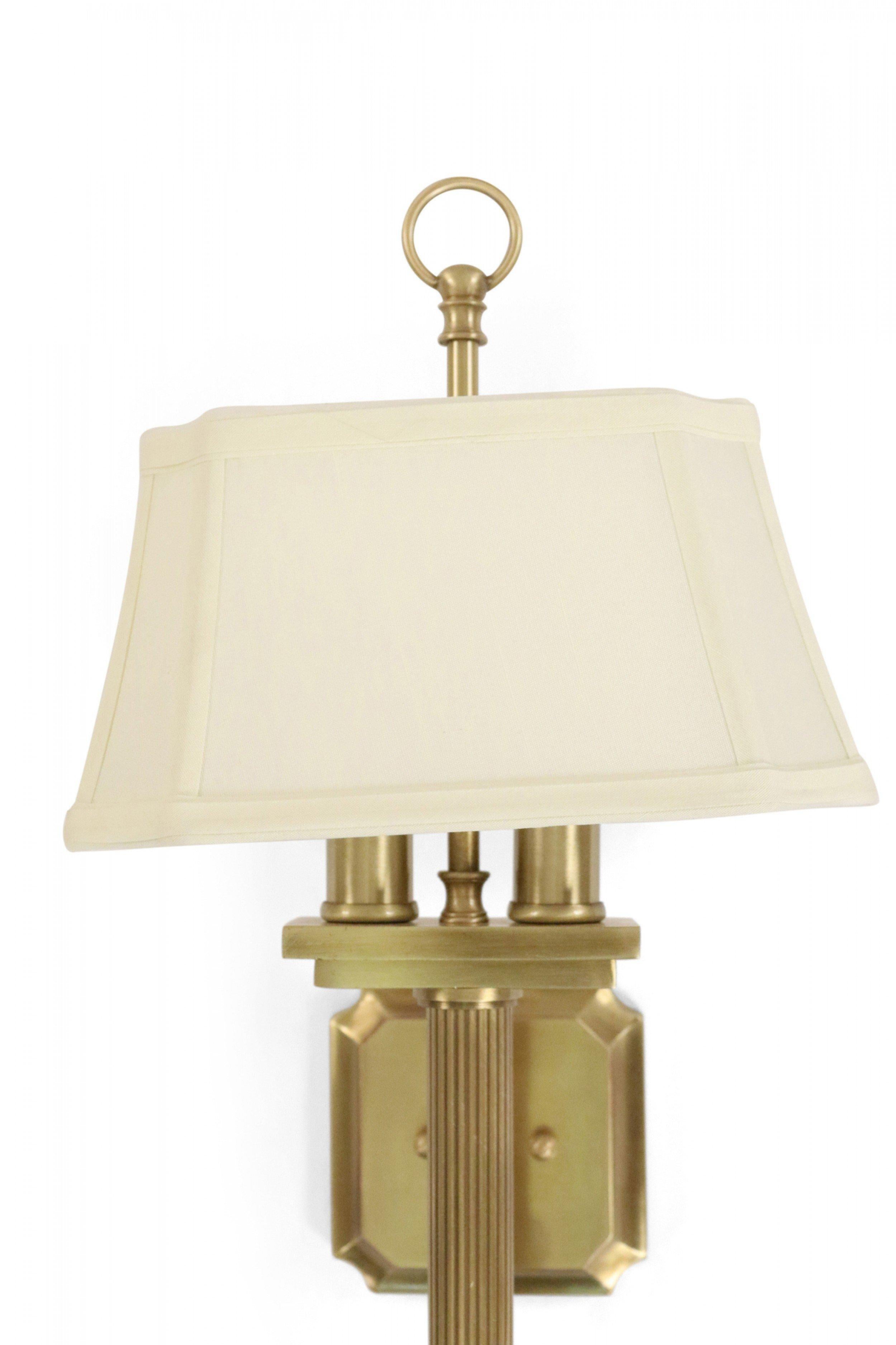 Moderno Coppia di lampade da parete contemporanee in metallo color rame con sfumatura in tessuto in vendita