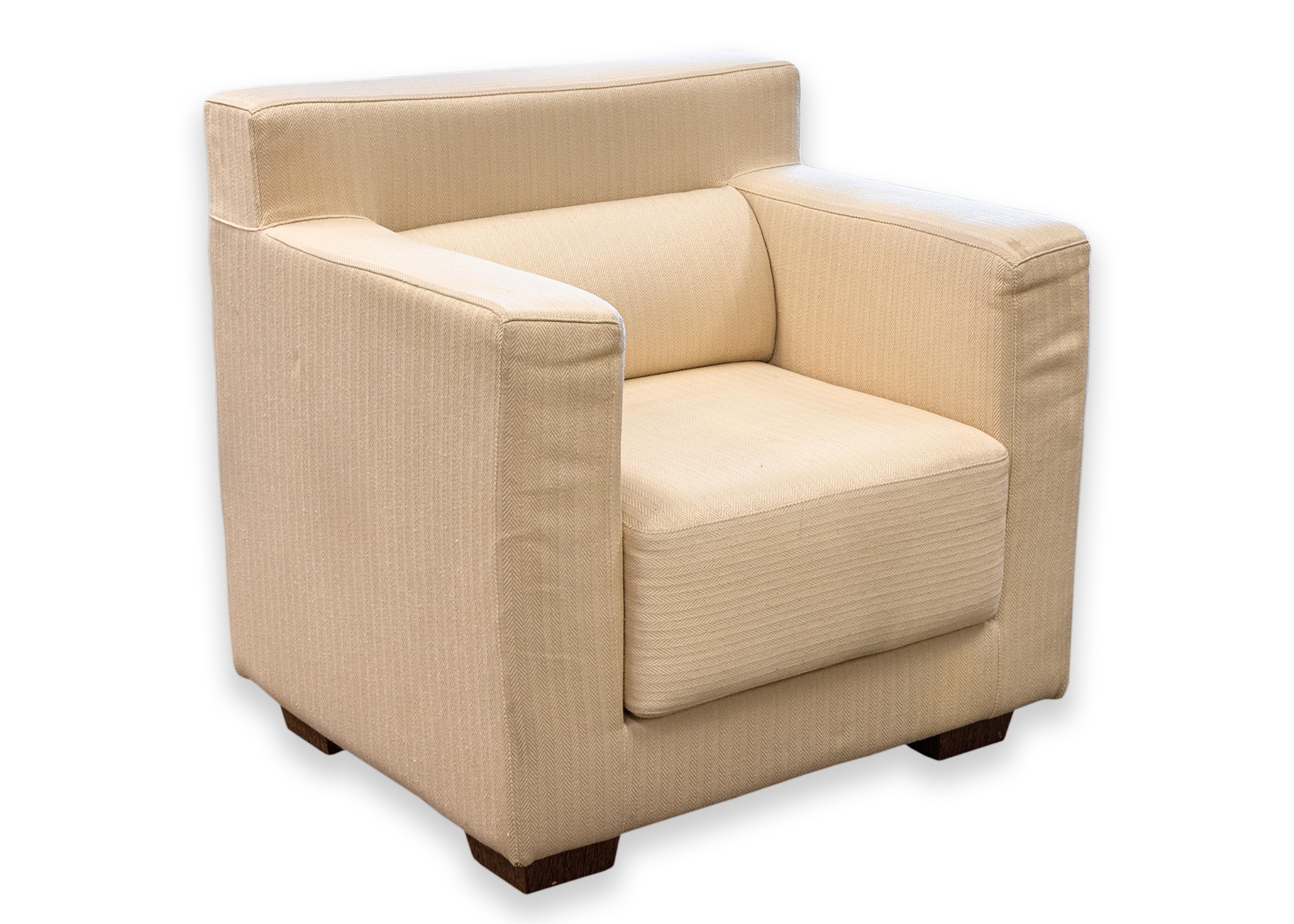 Ein Paar Contemporary Cream Cube Club Accent Chairs mit Holzbeinen (Unbekannt) im Angebot