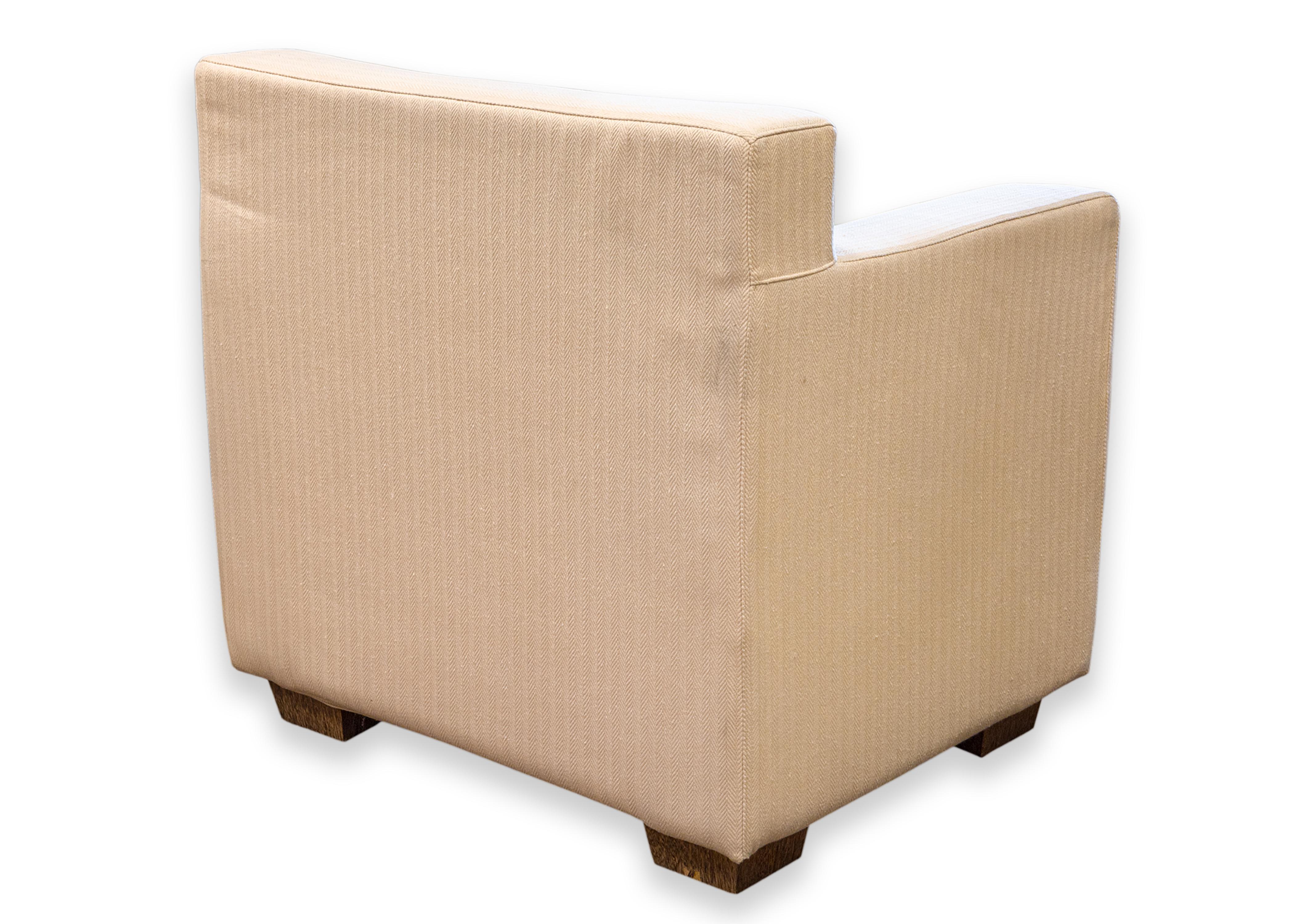 Ein Paar Contemporary Cream Cube Club Accent Chairs mit Holzbeinen (20. Jahrhundert) im Angebot