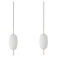 Ein Paar Contemporary Danish Design Satiniertes Glas Messing Lights Pendelleuchten, Dänemark