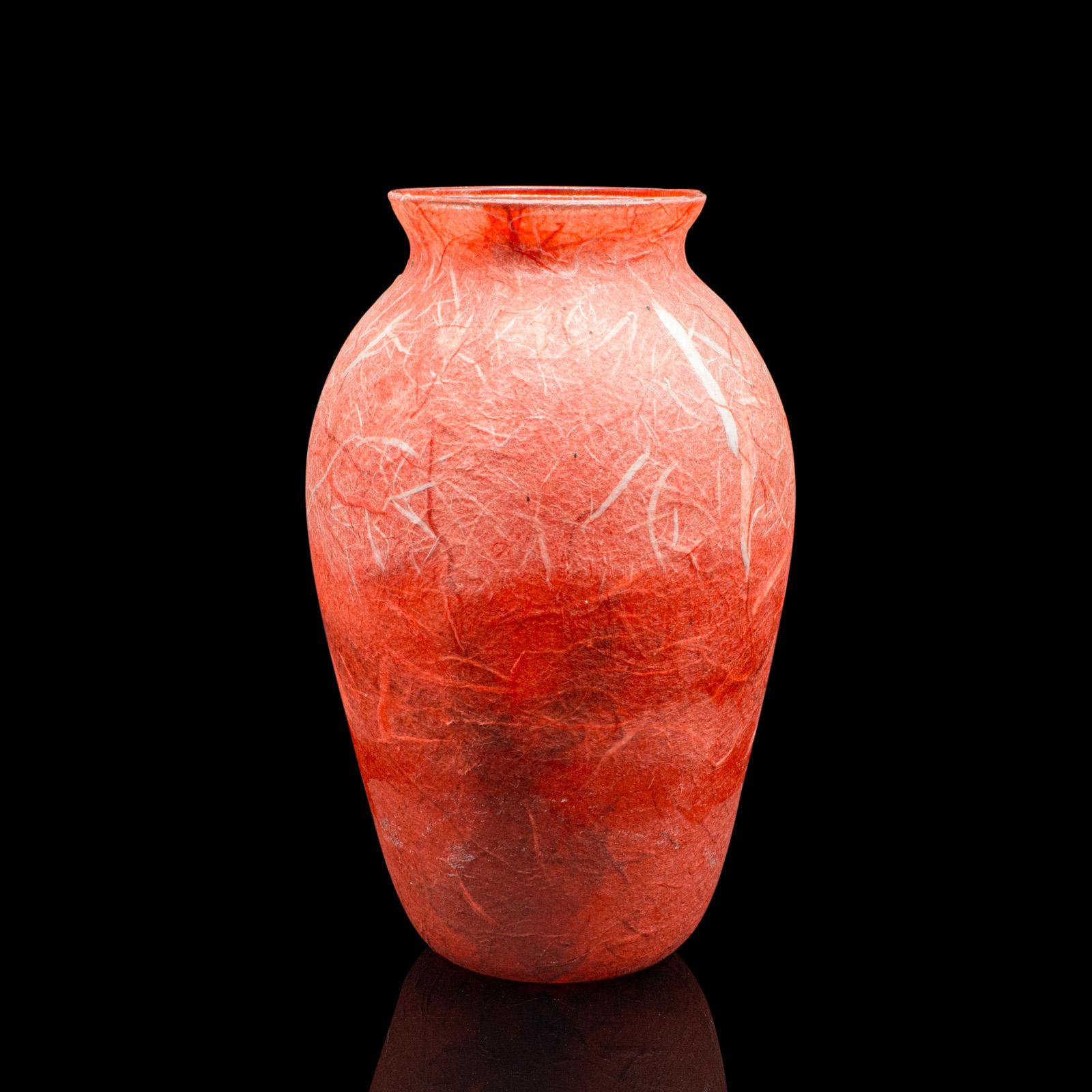 Moderne Paire de vases à fleurs décoratifs contemporains, anglais, verre d'art, manchon en forme de fleur en vente