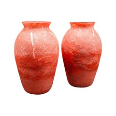 Paire de vases à fleurs décoratifs contemporains, anglais, verre d'art, manchon en forme de fleur