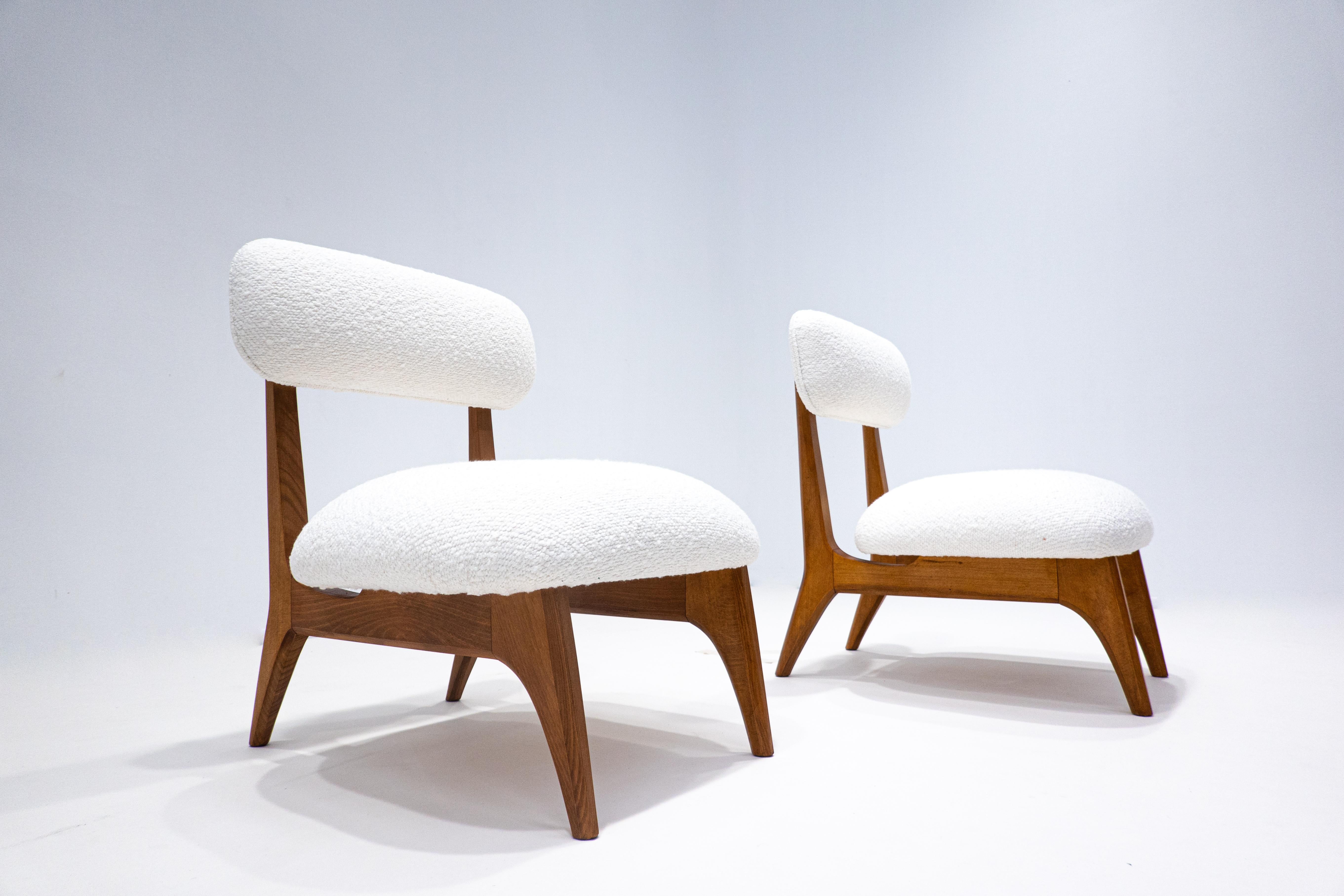 Pair of contemporary fireside chairs, white Bouclette, Italy.
