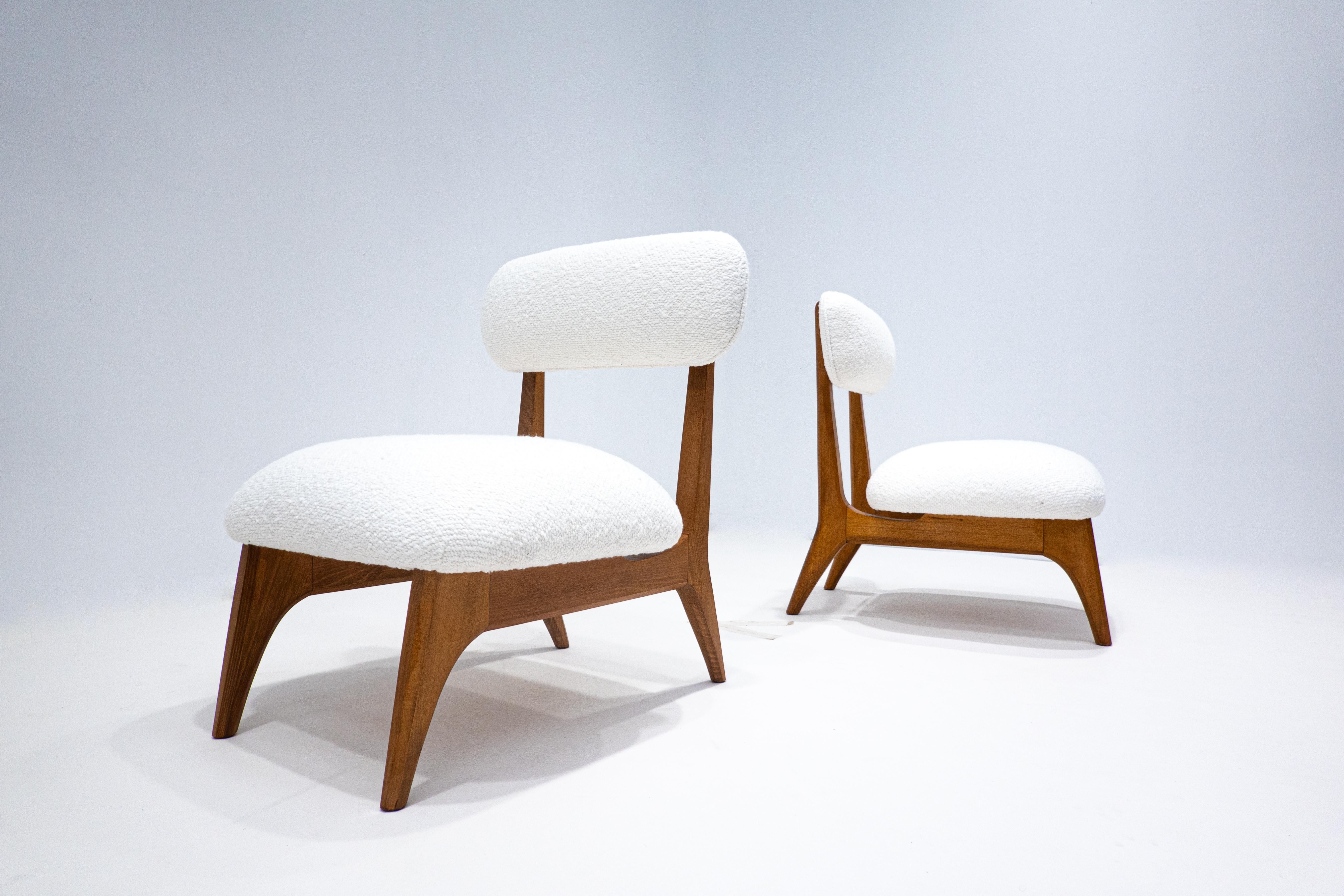 Mid-Century Modern Paire de chaises de cheminée contemporaines, bouclette blanche, Italie en vente