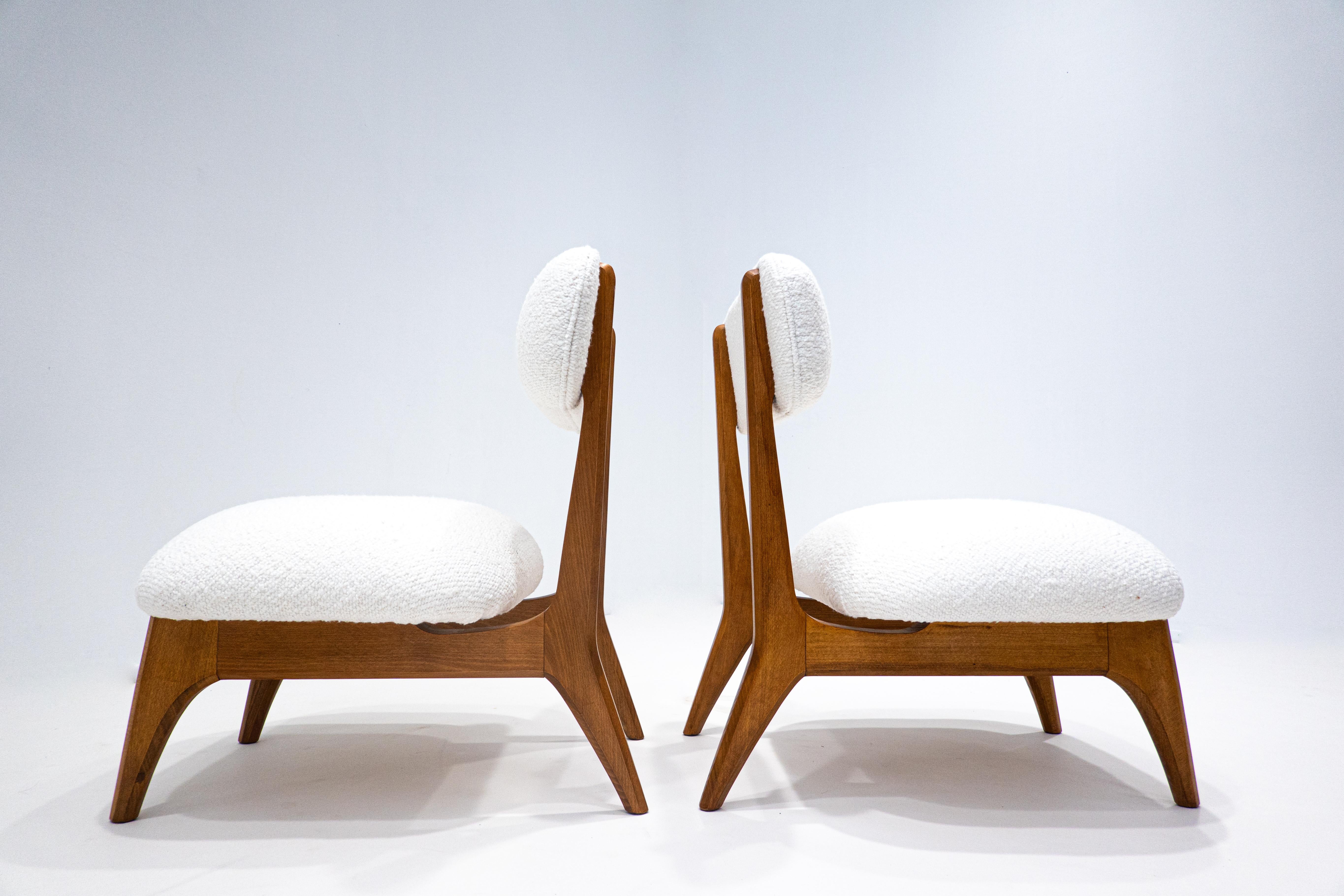 Mid-Century Modern Pair of Contemporary Fireside Chairs, White Bouclette, Italy For Sale