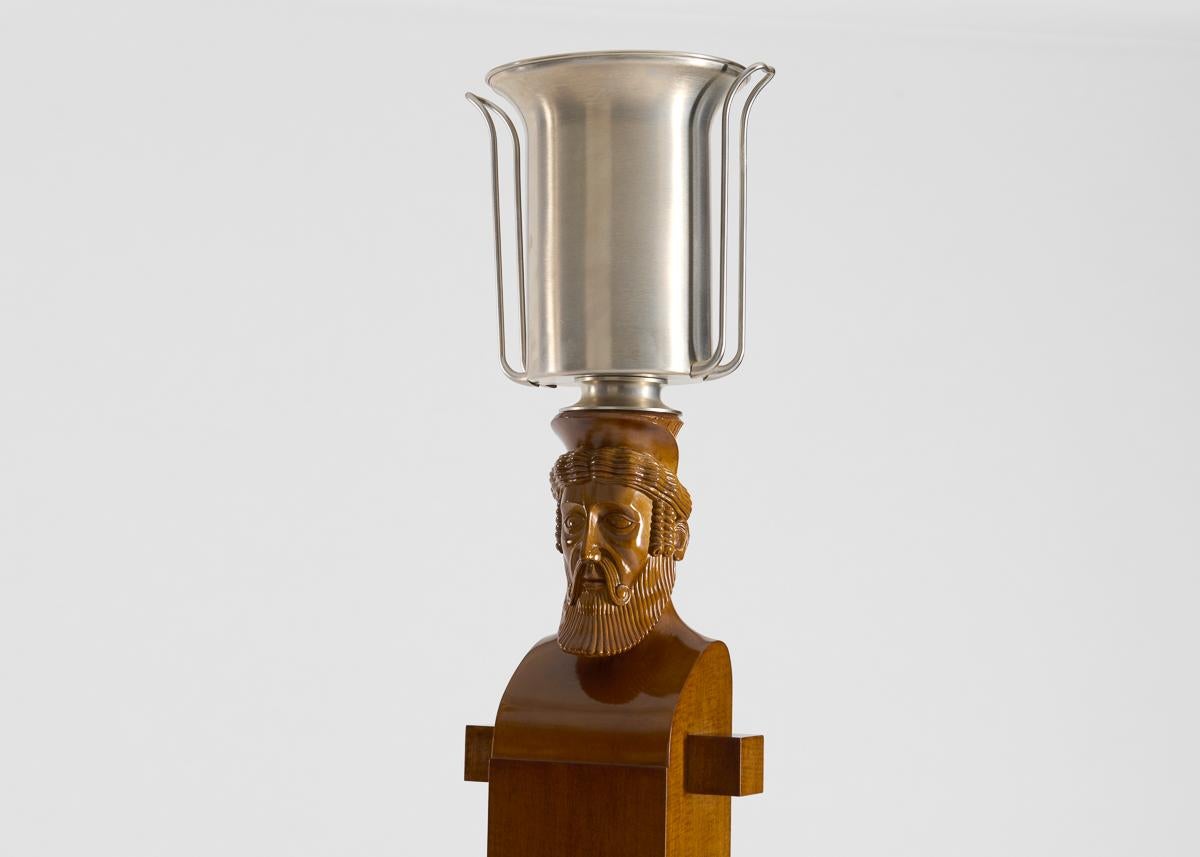 Thierry Despont (1948 - 2023) war vor allem für seine architektonische Arbeit bekannt - er war maßgeblich an der Restaurierung der Freiheitsstatue, der Neugestaltung des Ritz in Paris und der Inneneinrichtung des Getty Centers beteiligt (sowie für