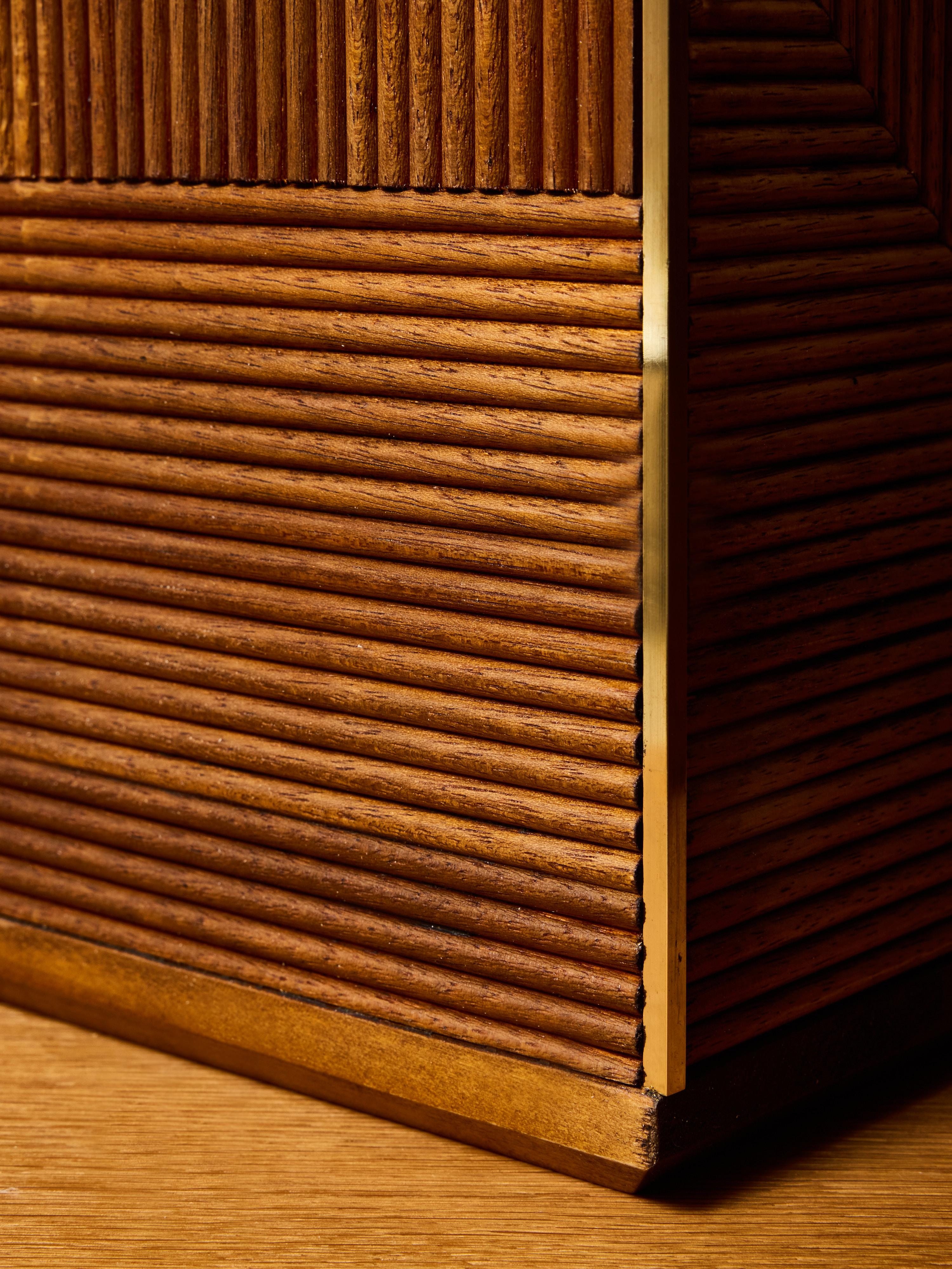 Pair of Contemporary Fluted Wood Table Lamps with Geometric Shades im Angebot 5