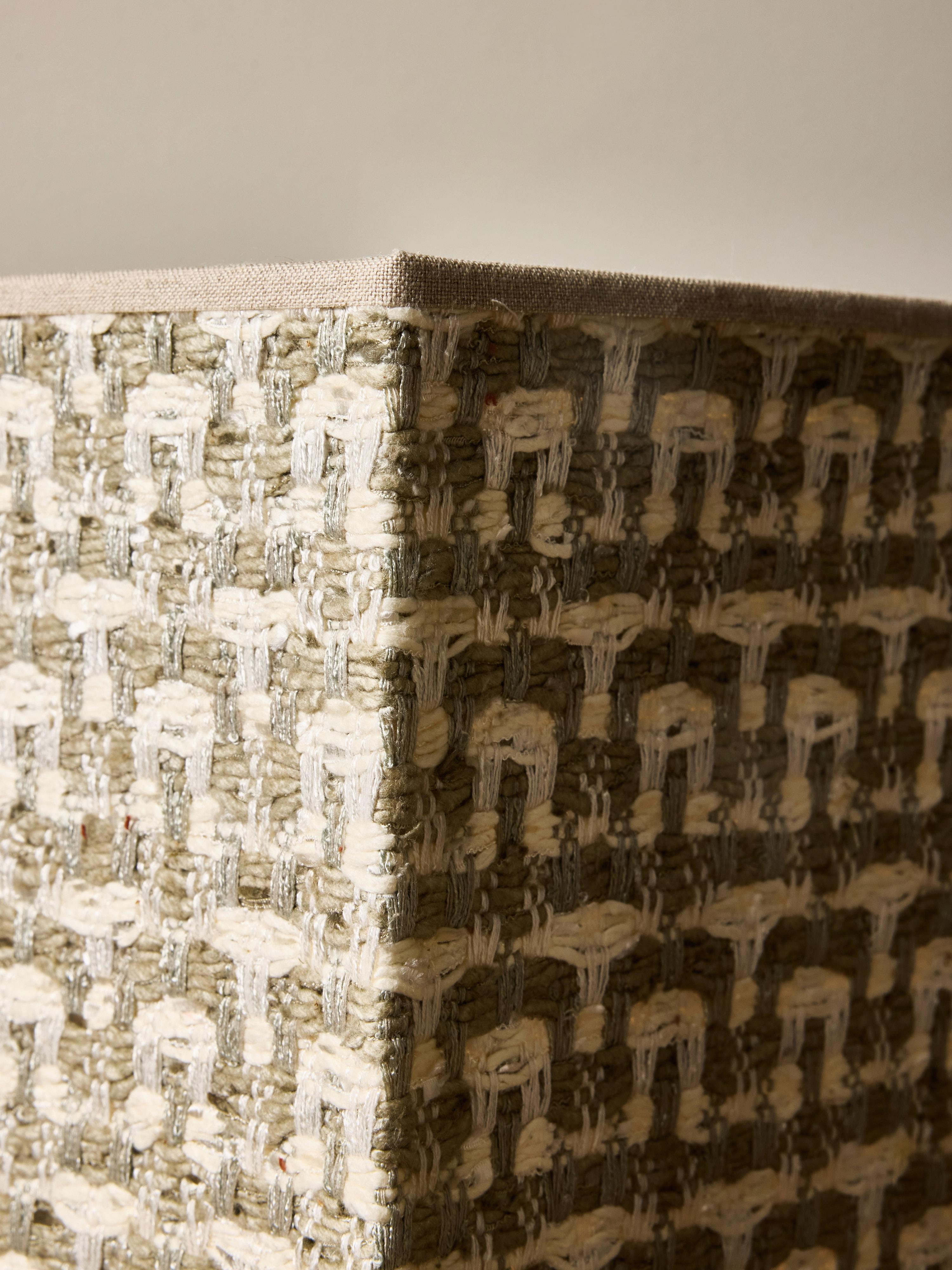 Pair of Contemporary Fluted Wood Table Lamps with Geometric Shades im Angebot 6