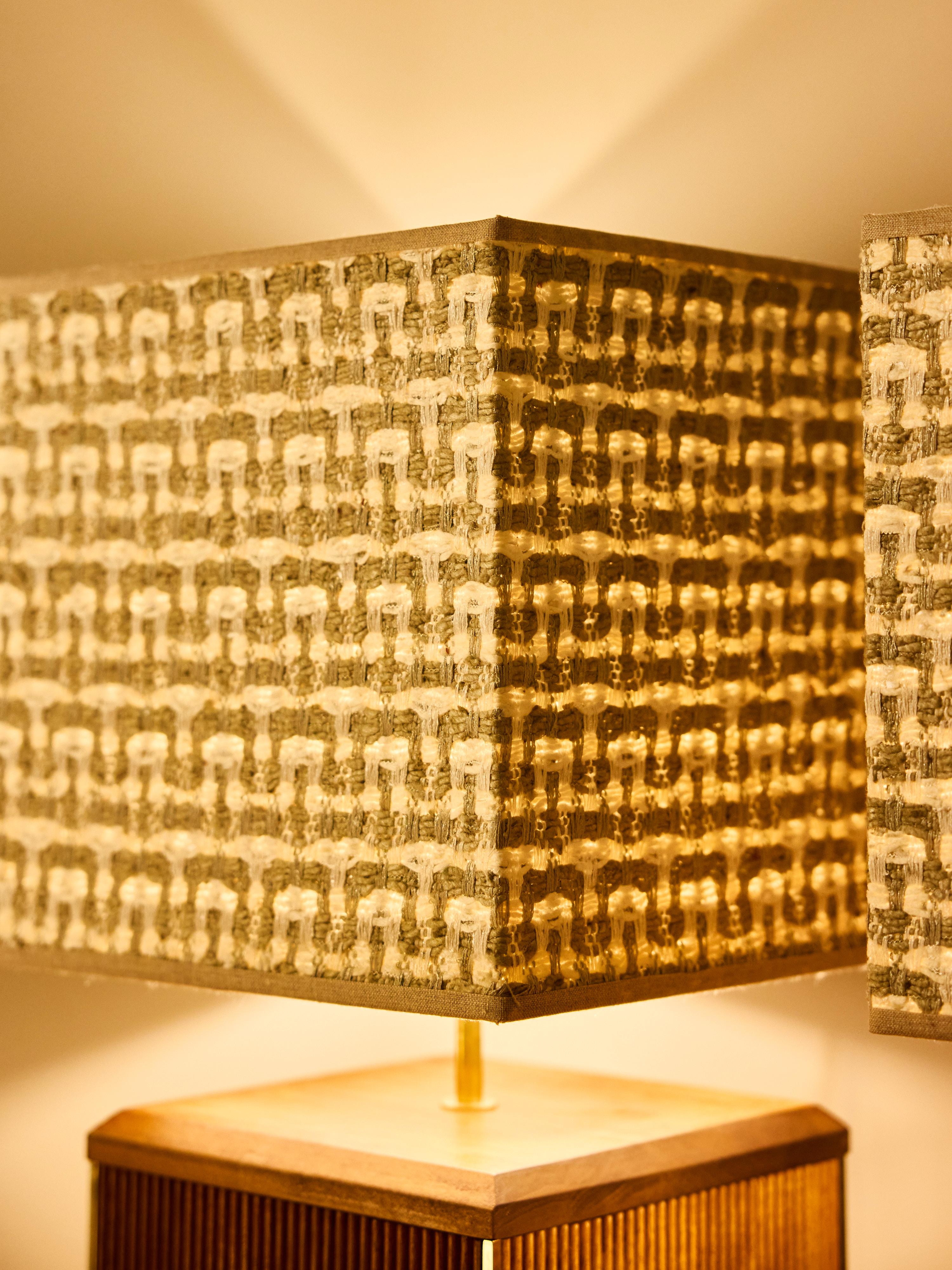 Pair of Contemporary Fluted Wood Table Lamps with Geometric Shades im Angebot 2