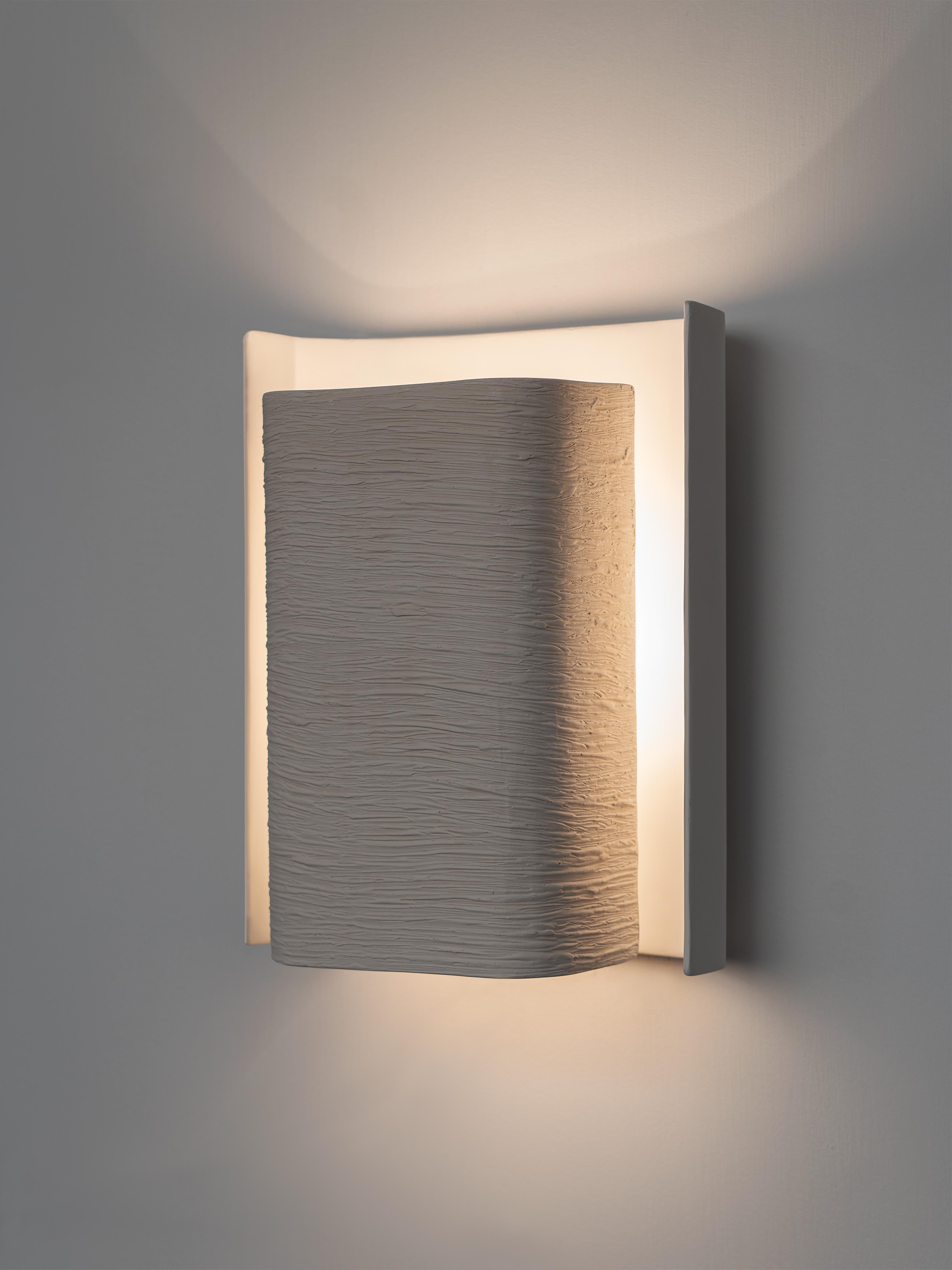 Par de Apliques Escultóricos 'Galba I' - Yeso Blanco by Benediko Alemán en venta