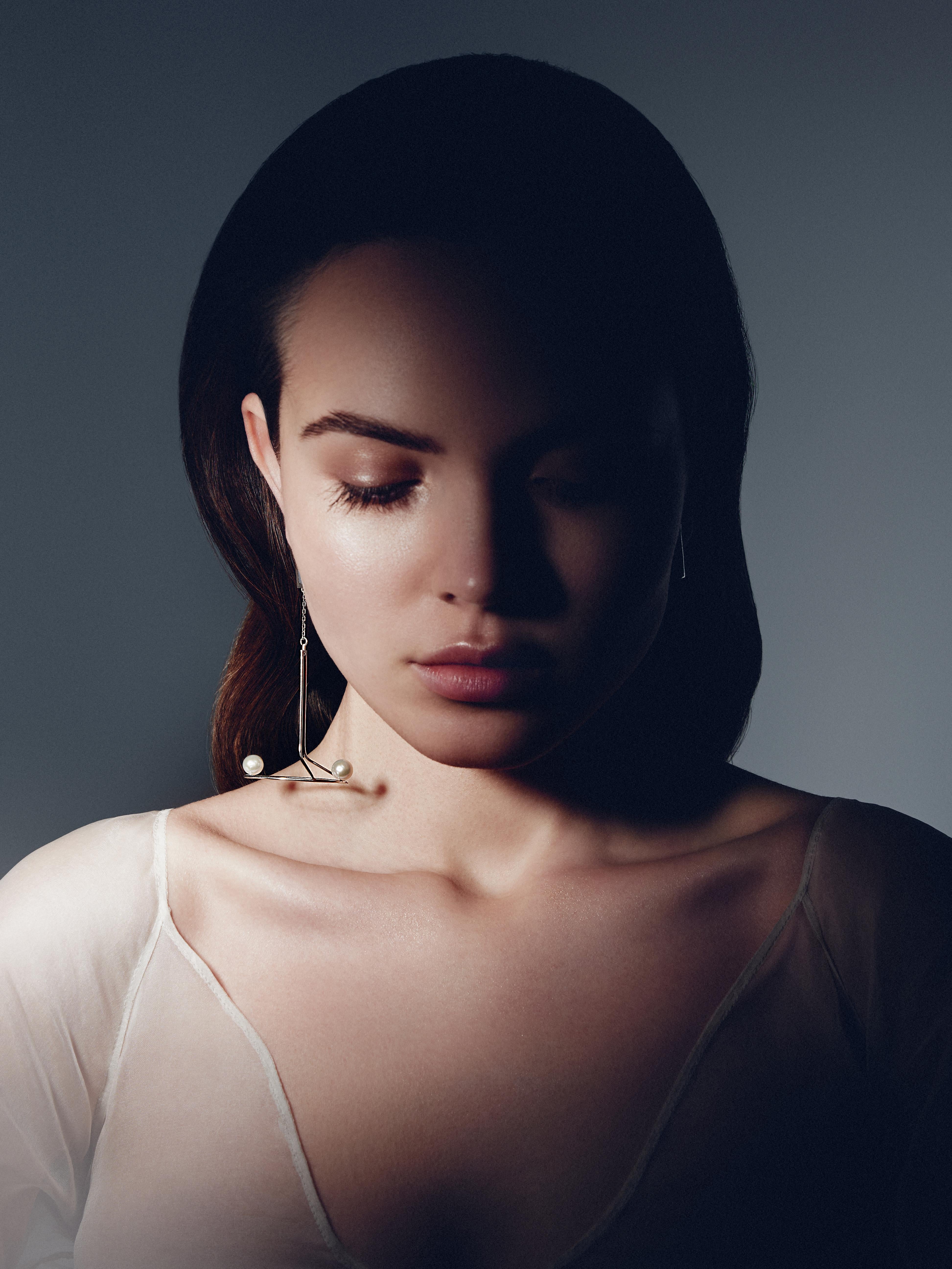 Round Cut Pair of Contemporary Gilding Silver Earrings Handcrafted with Natural Pearls For Sale