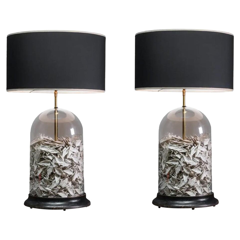 Paire de lampes contemporaines en verre et papier inspirées de la tradition japonaise de l
origami en vente