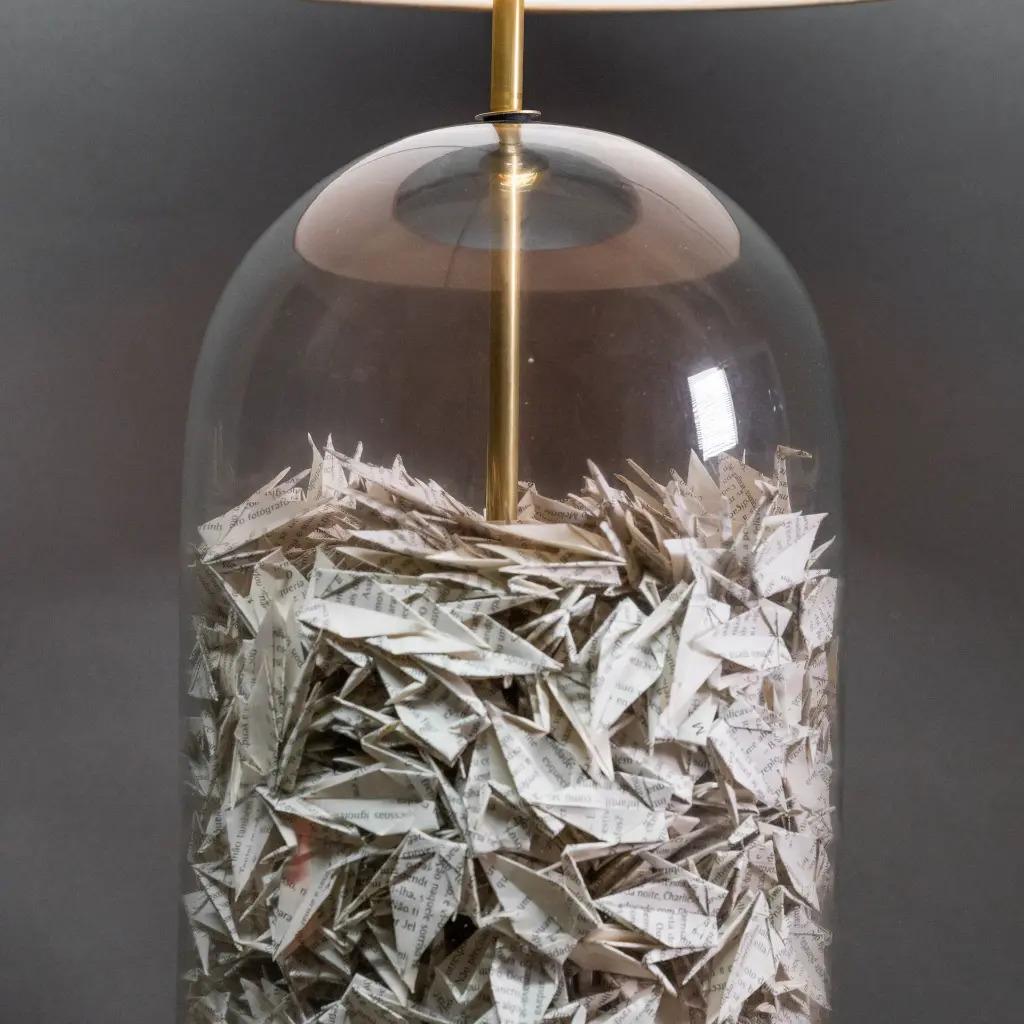 Japonisme Paire de lampes contemporaines en verre et papier inspirées de la tradition japonaise de l'origami en vente