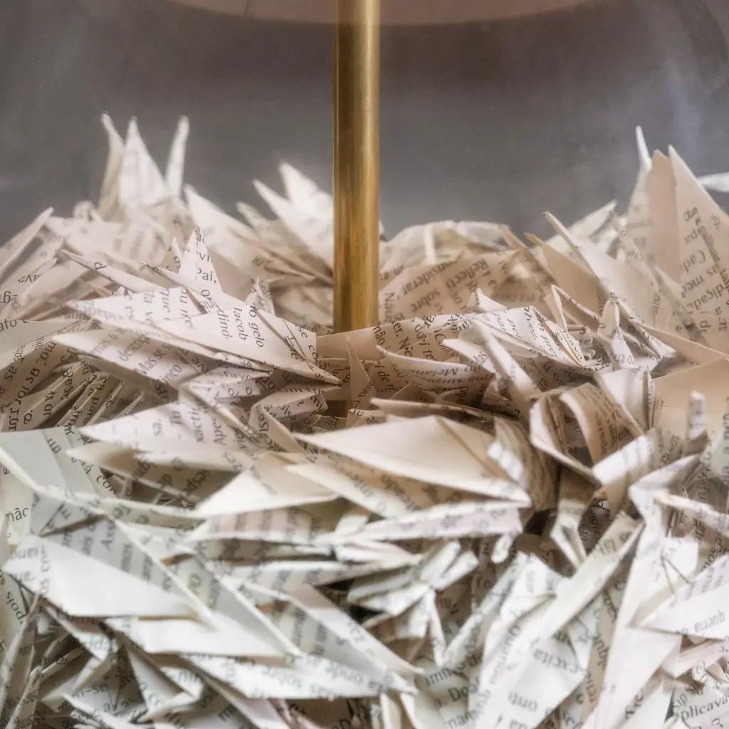 Paire de lampes contemporaines en verre et papier inspirées de la tradition japonaise de l'origami Bon état - En vente à Saint-Ouen, FR