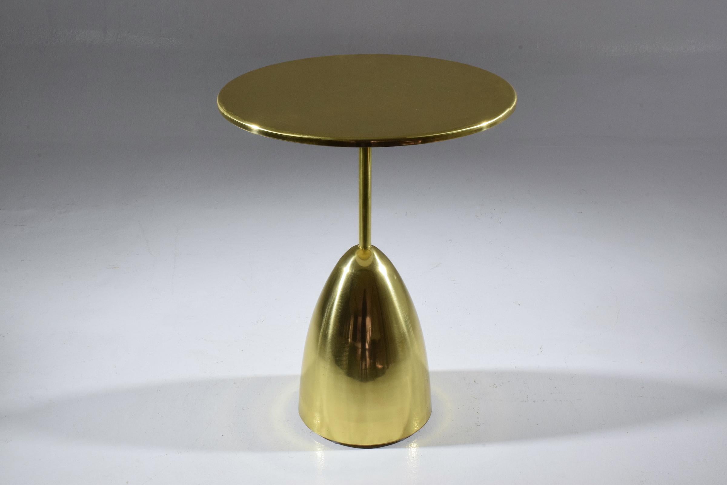 Contemporary  Pair of Or-Ora handcrafted brass side tables by Jonathan Amar Studio  For Sale
