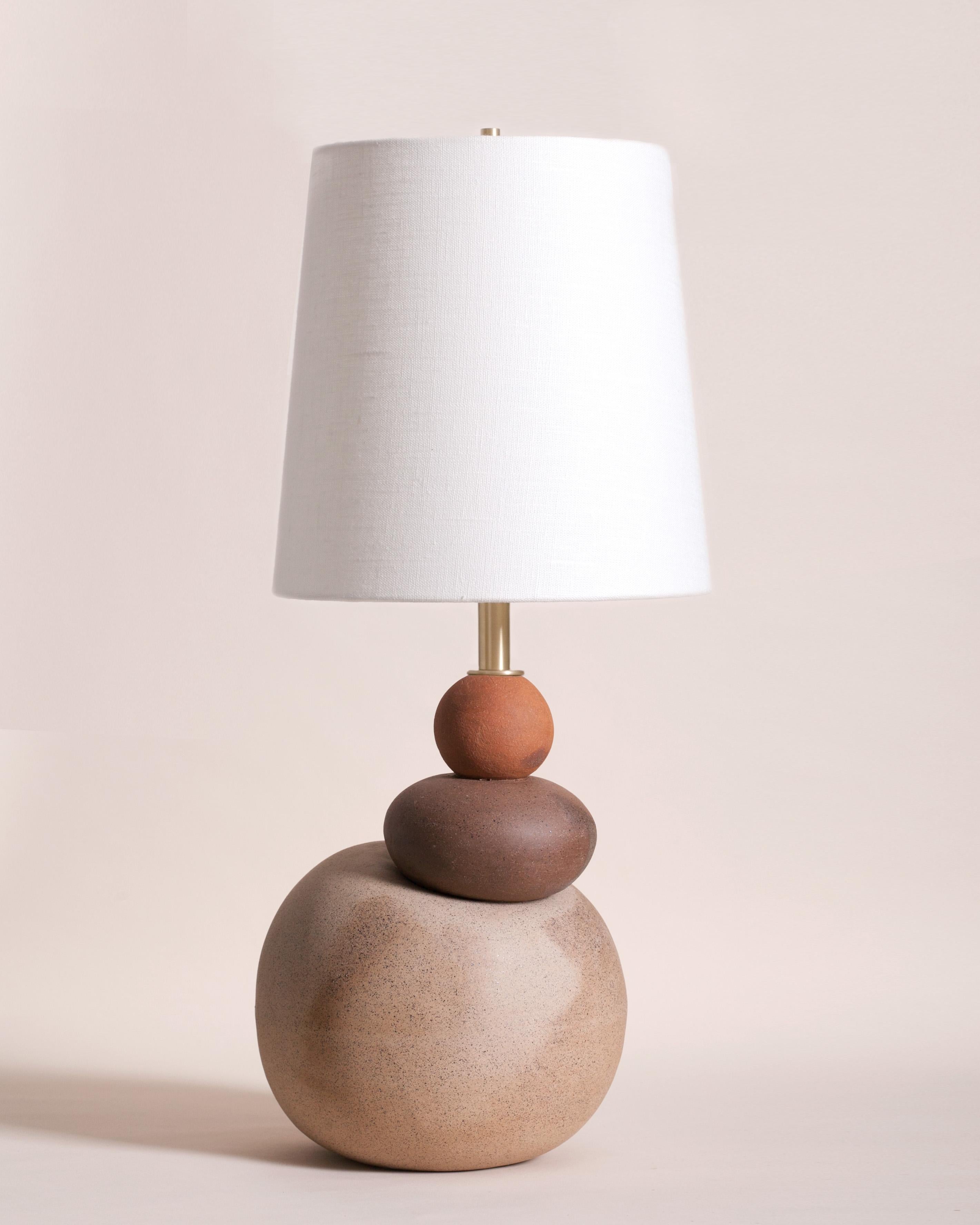 Paar Dupont-Tischlampen – zeitgenössische, handgefertigte Keramik- und postmoderne Skulptur (Geschnitzt) im Angebot