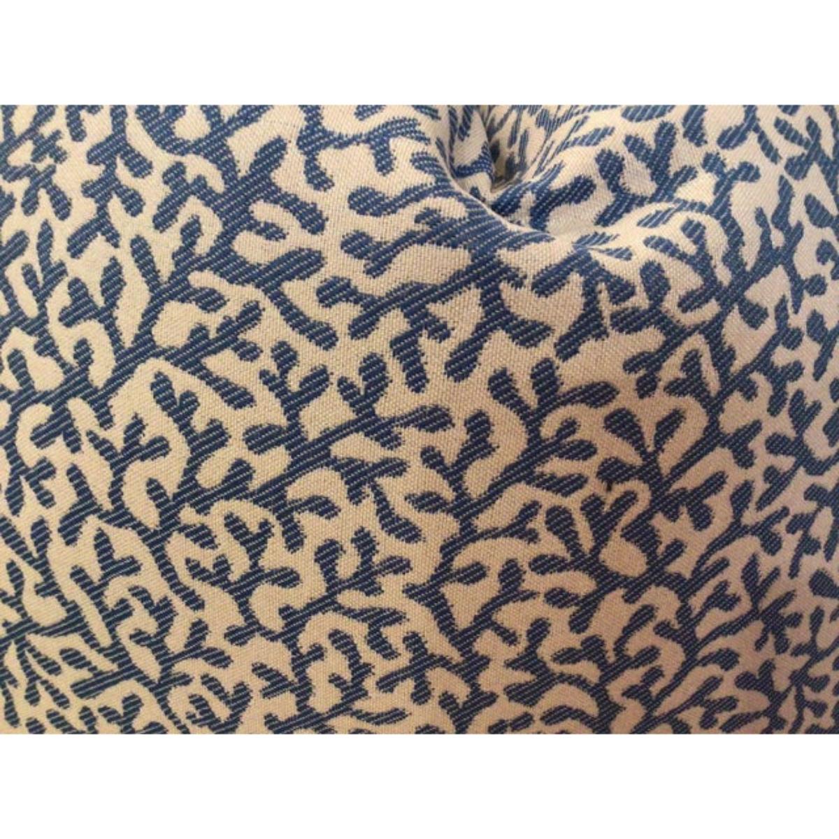 Crediamo che in ogni stanza ci sia bisogno di una piccola stampa giocosa per attirare l'attenzione e creare energia visiva.

I nostri cuscini Barrier Reef fanno entrambe le cose con uno stile alla moda. Il motivo della barriera corallina sottomarina