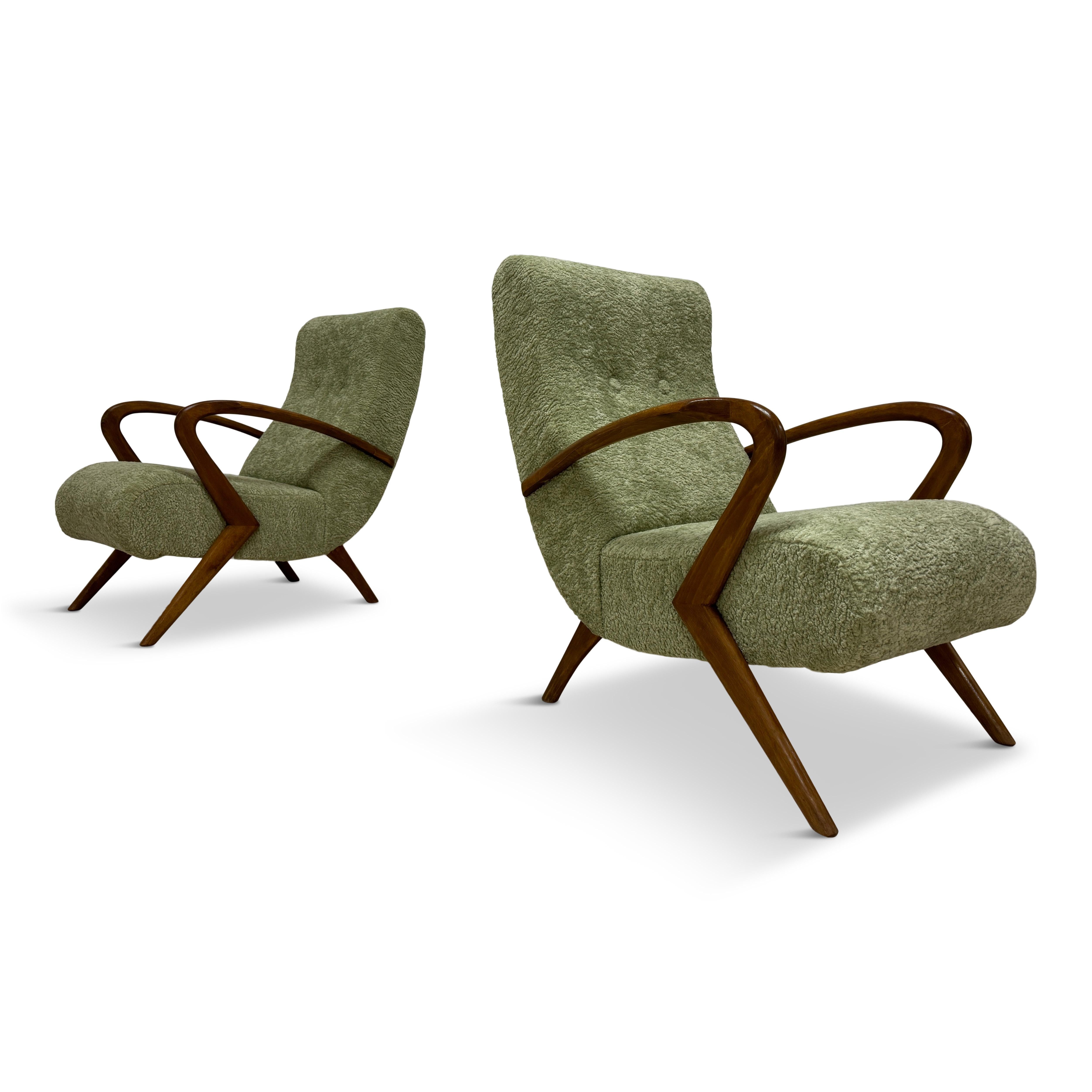 Armchairs

Shaped arms

Mid Century style

Made in Italy

Contemporary

If not held in stock can be made to order

Fabric options available 

These contemporary armchairs exude midcentury modern sophistication, seamlessly blending form and function.