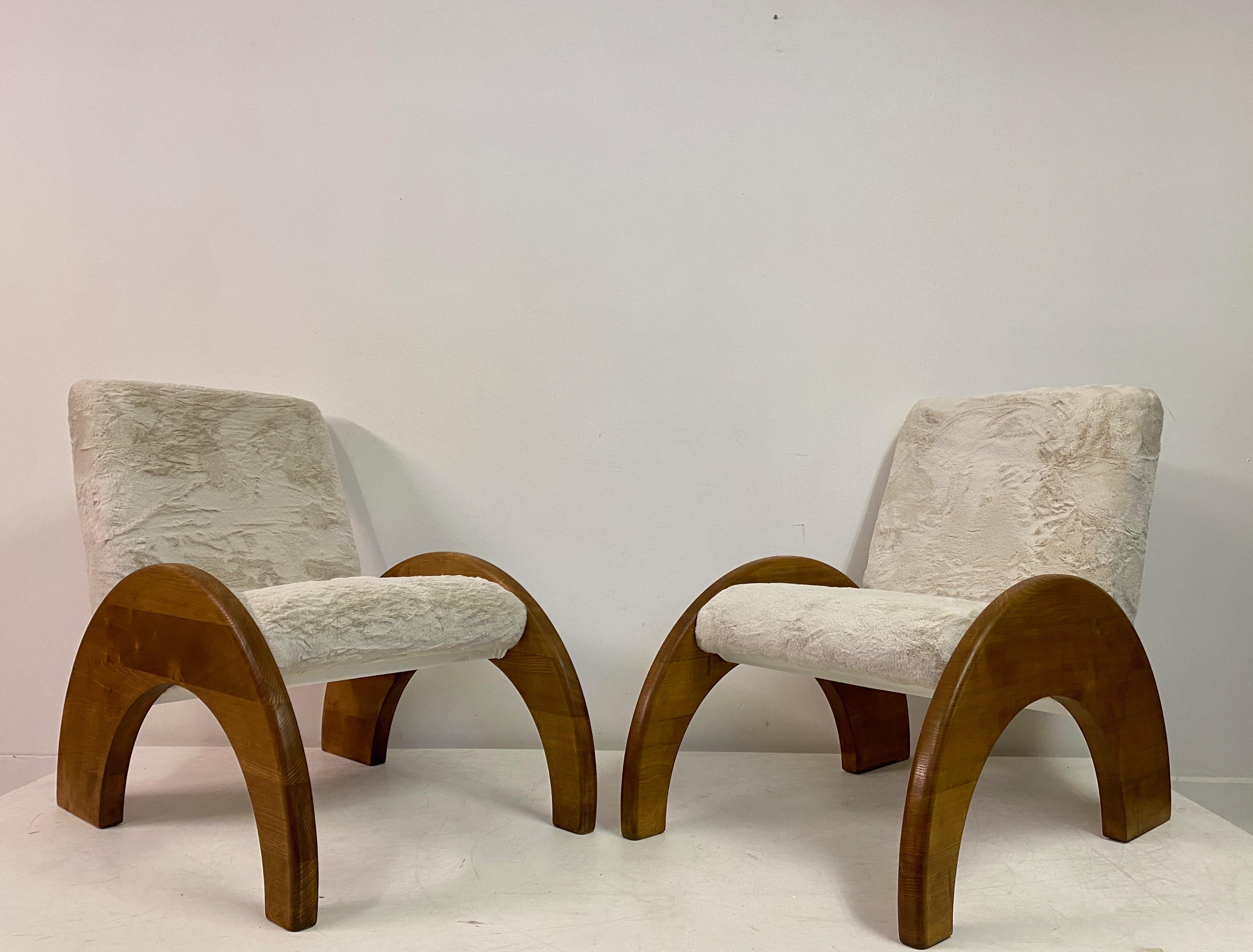 armchairs with wooden arms and legs