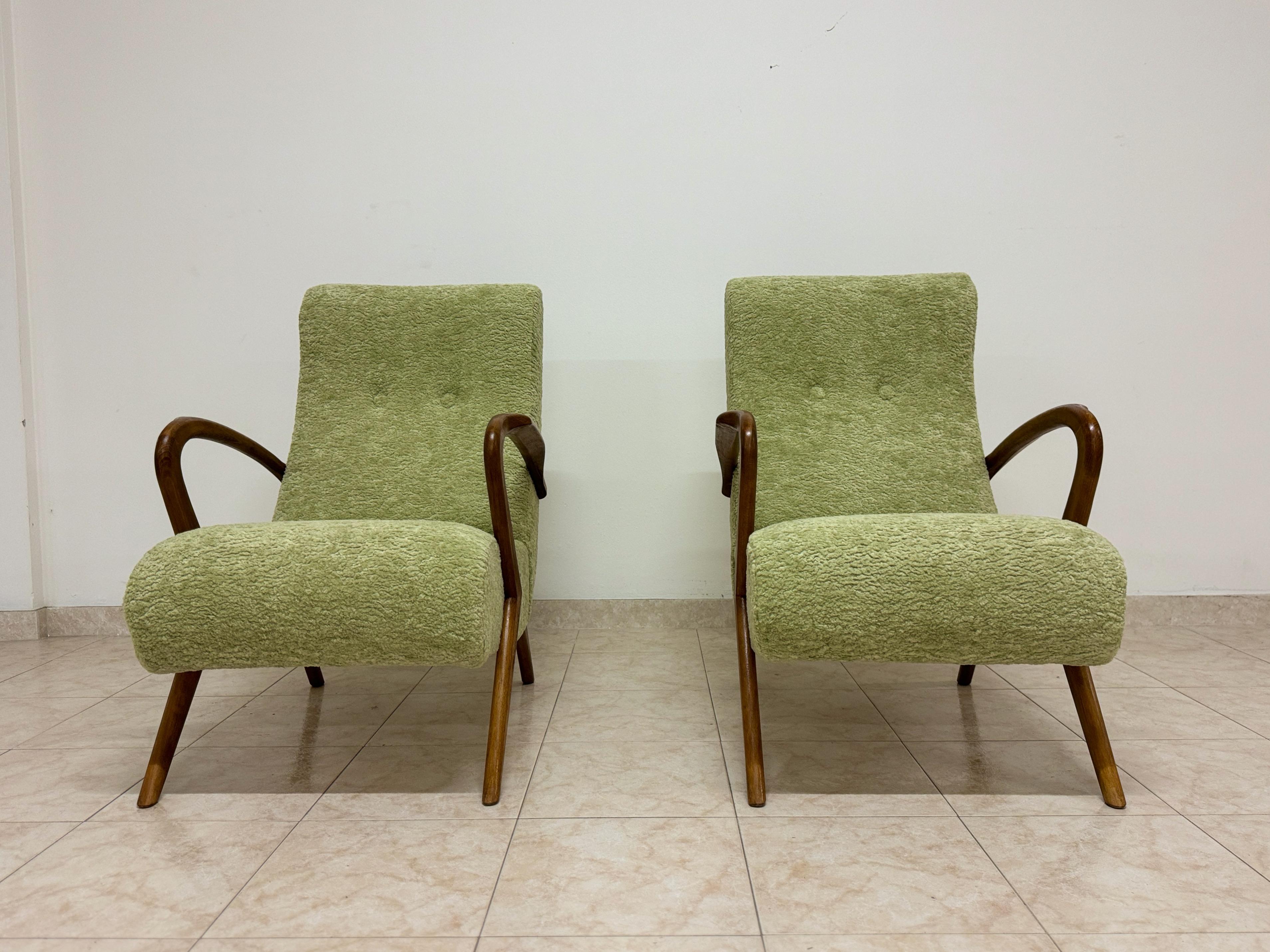 Mid-Century Modern Pair of Contemporary Italian Armchairs For Sale