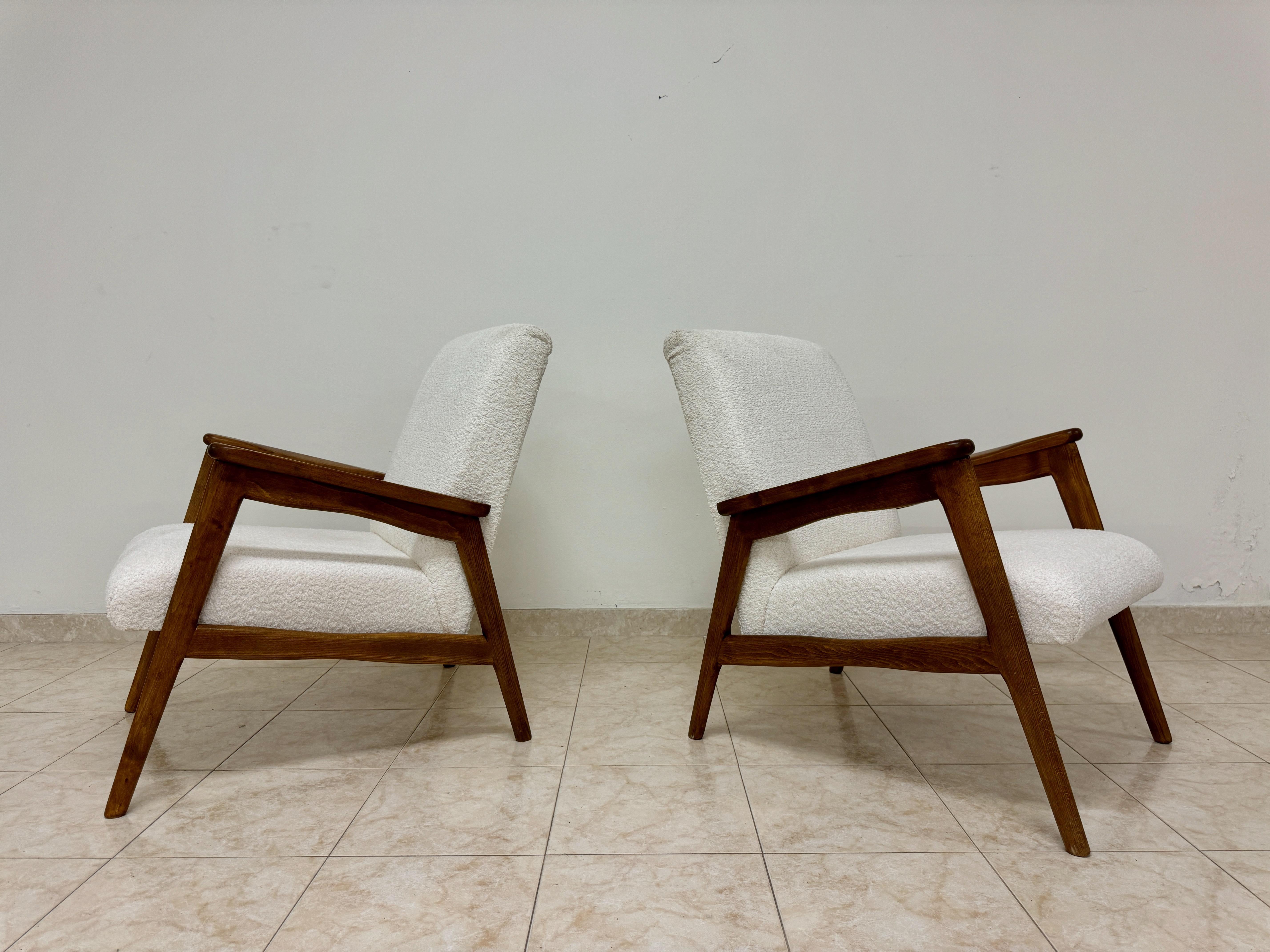 Ein Paar Contemporary Italian Armchairs (Italienisch) im Angebot