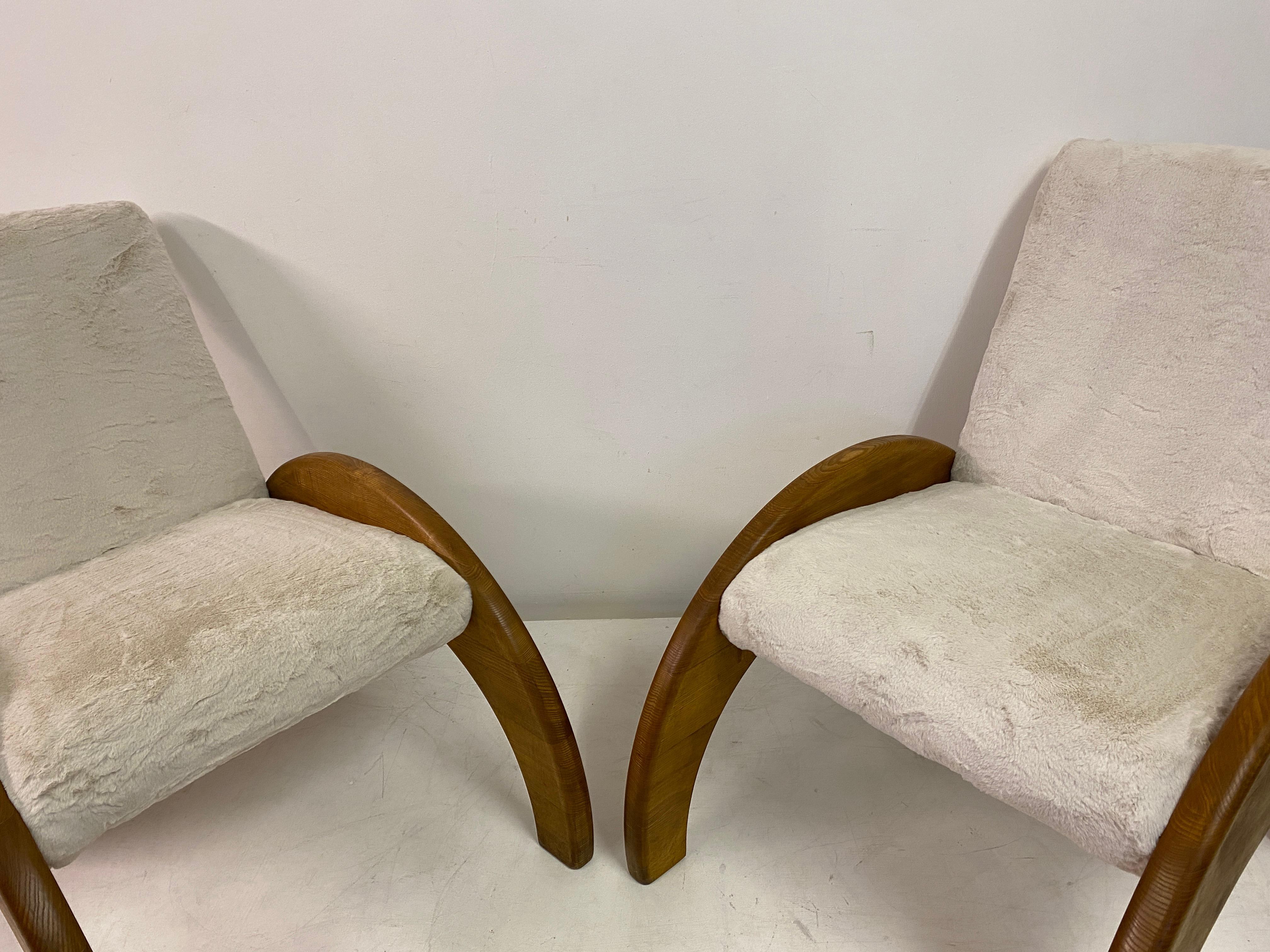 Pair of Contemporary Italian Armchairs In New Condition For Sale In London, London