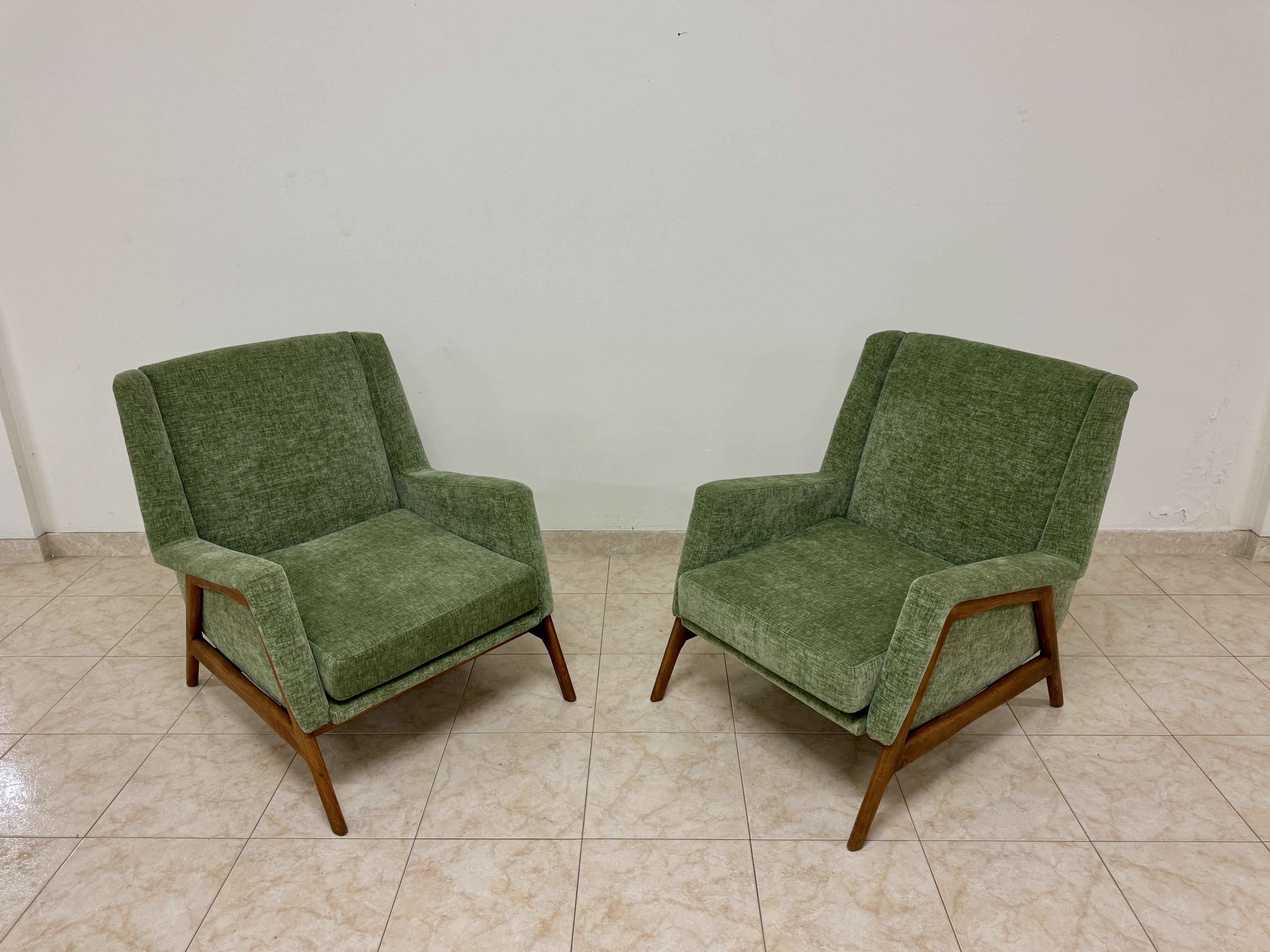 Pair of Contemporary Italian Armchairs For Sale 1