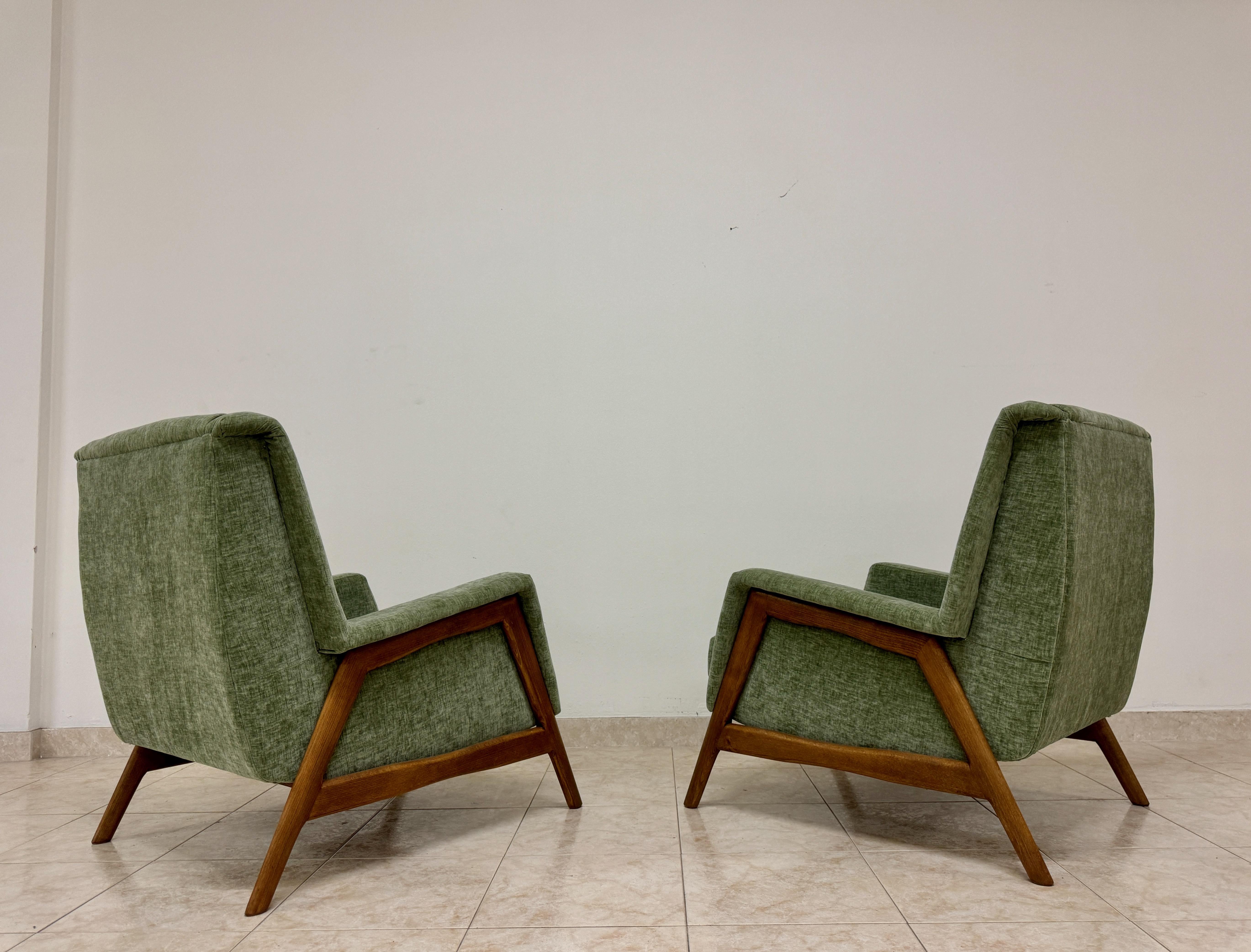 Pair of Contemporary Italian Armchairs For Sale 3