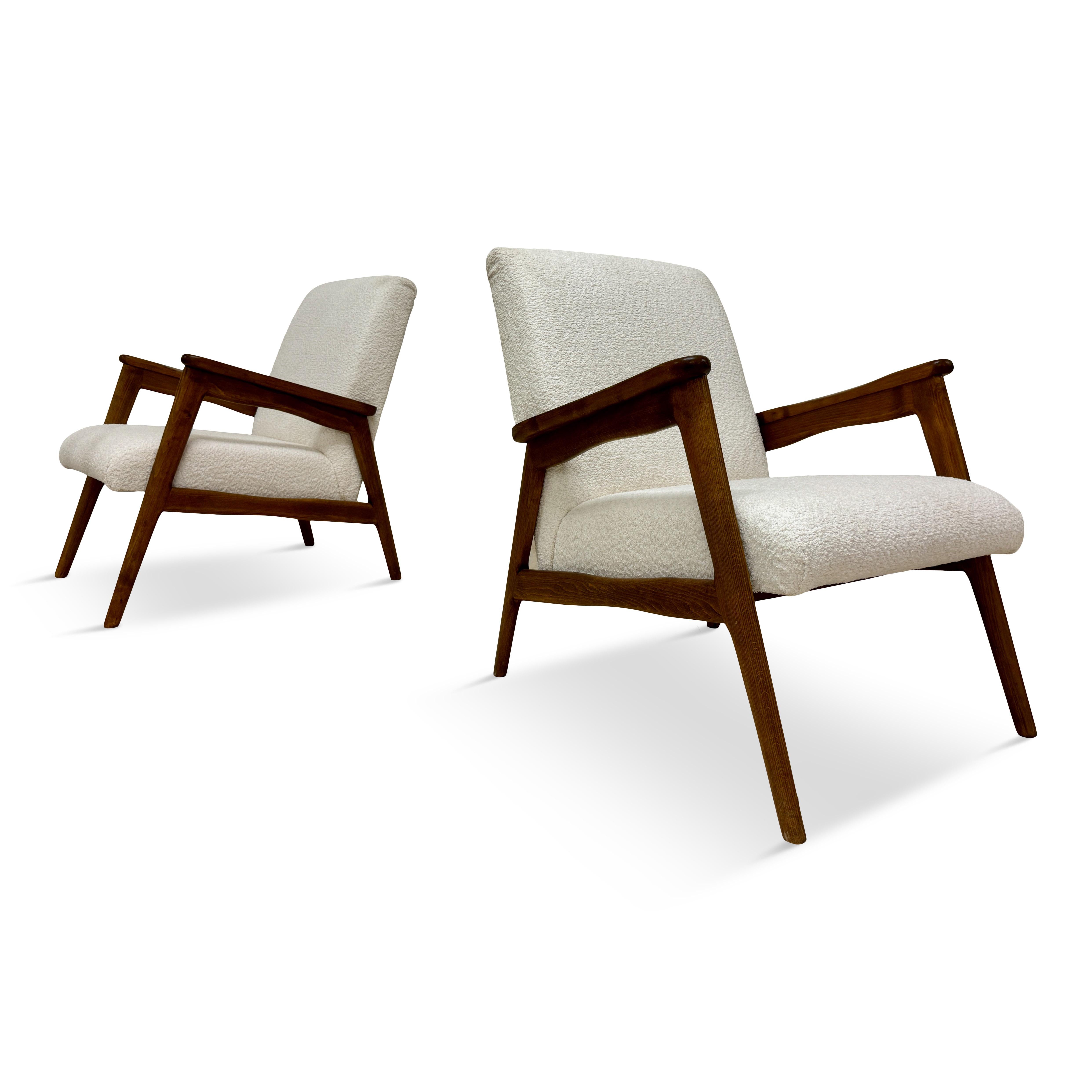 Ein Paar Contemporary Italian Armchairs im Angebot 2