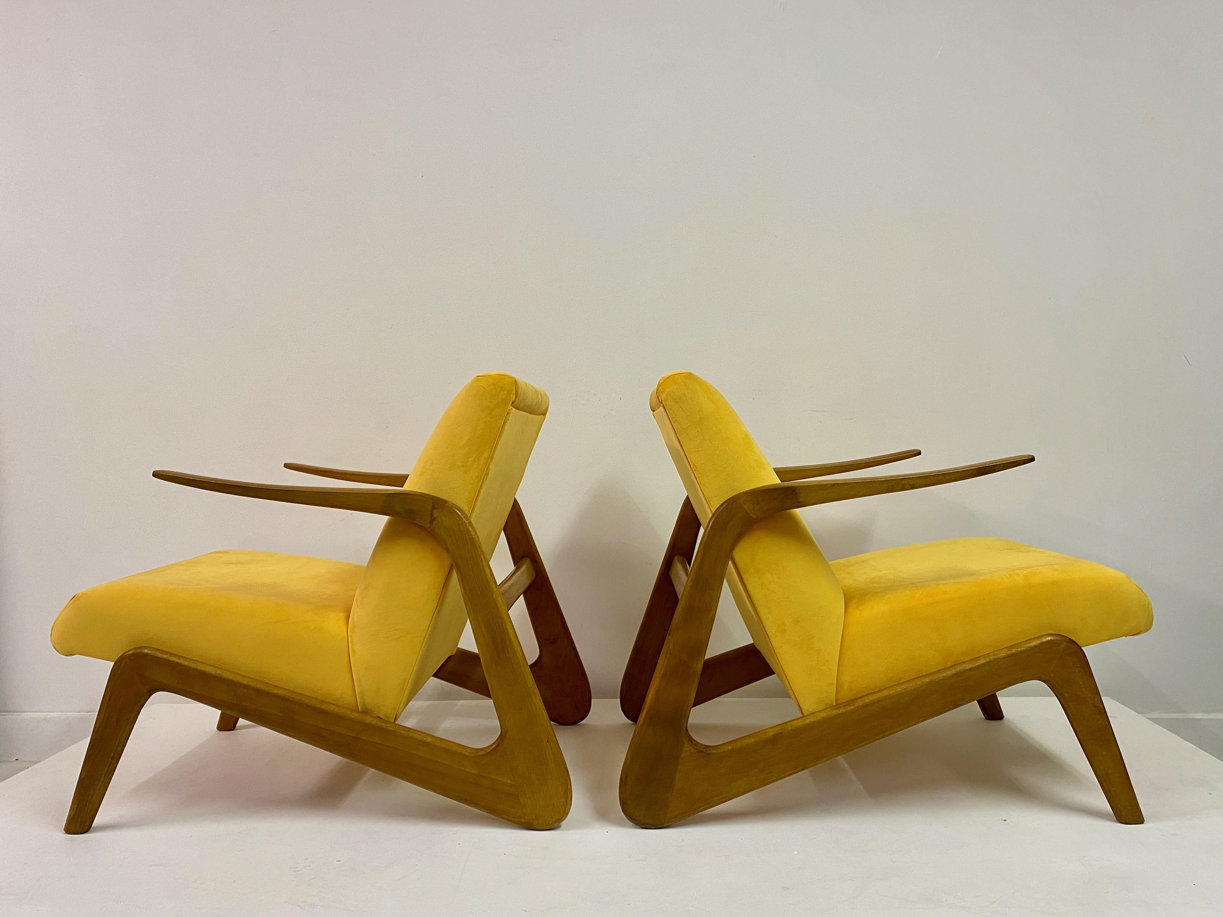 Pair of Contemporary Italian Armchairs in Yellow Velvet For Sale 6