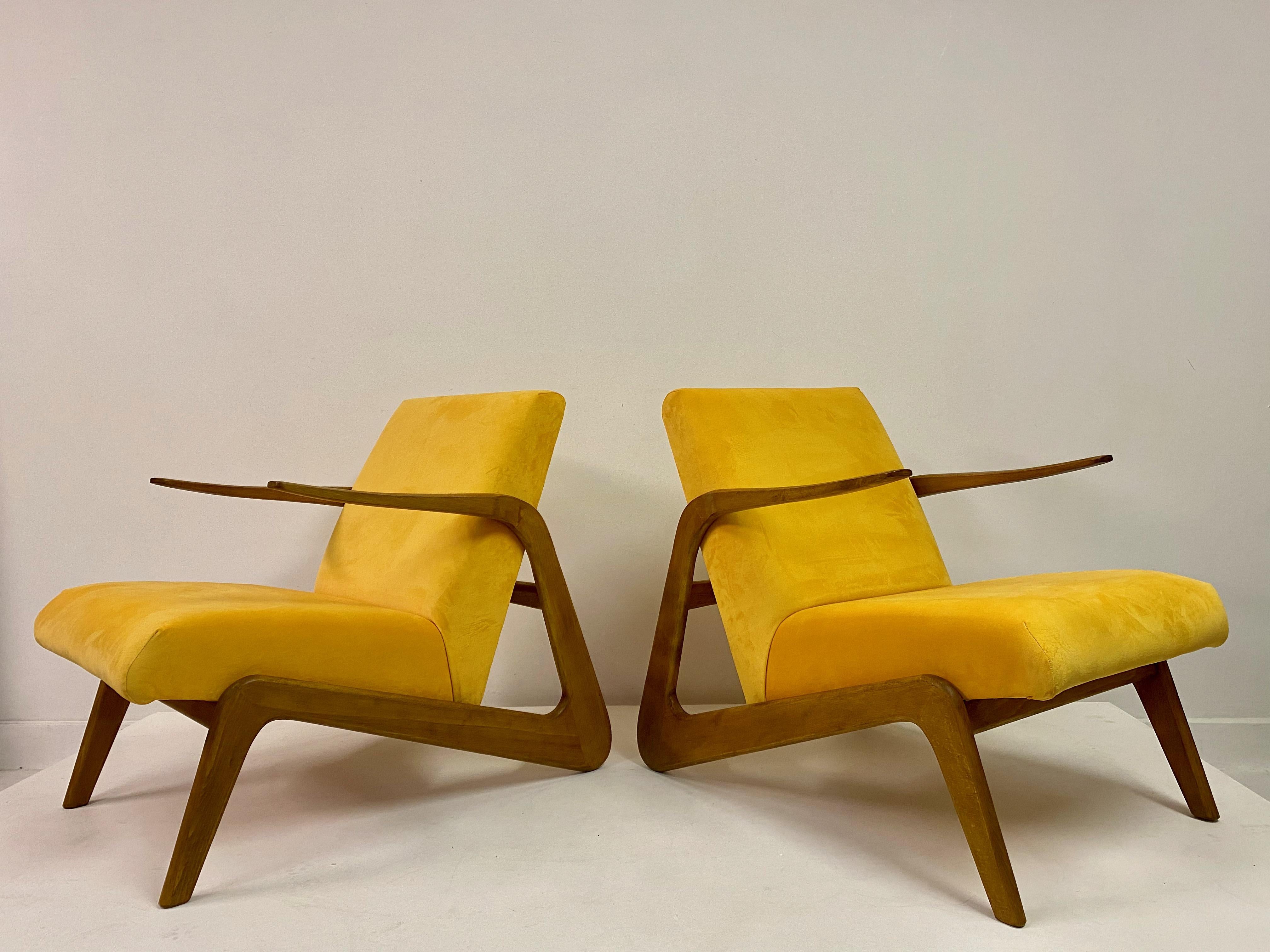Pair of Contemporary Italian Armchairs in Yellow Velvet For Sale 7