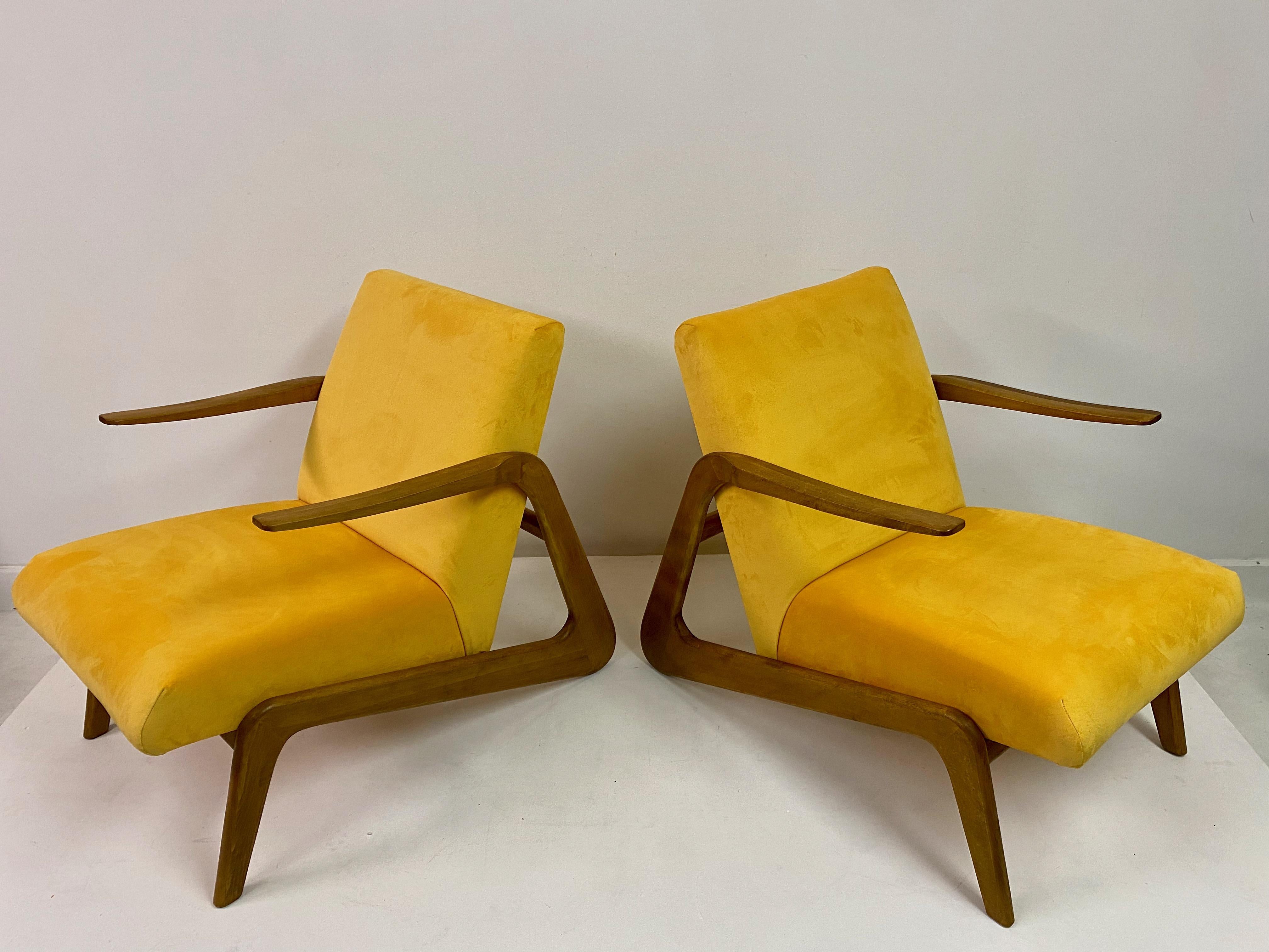 Pair of Contemporary Italian Armchairs in Yellow Velvet For Sale 8