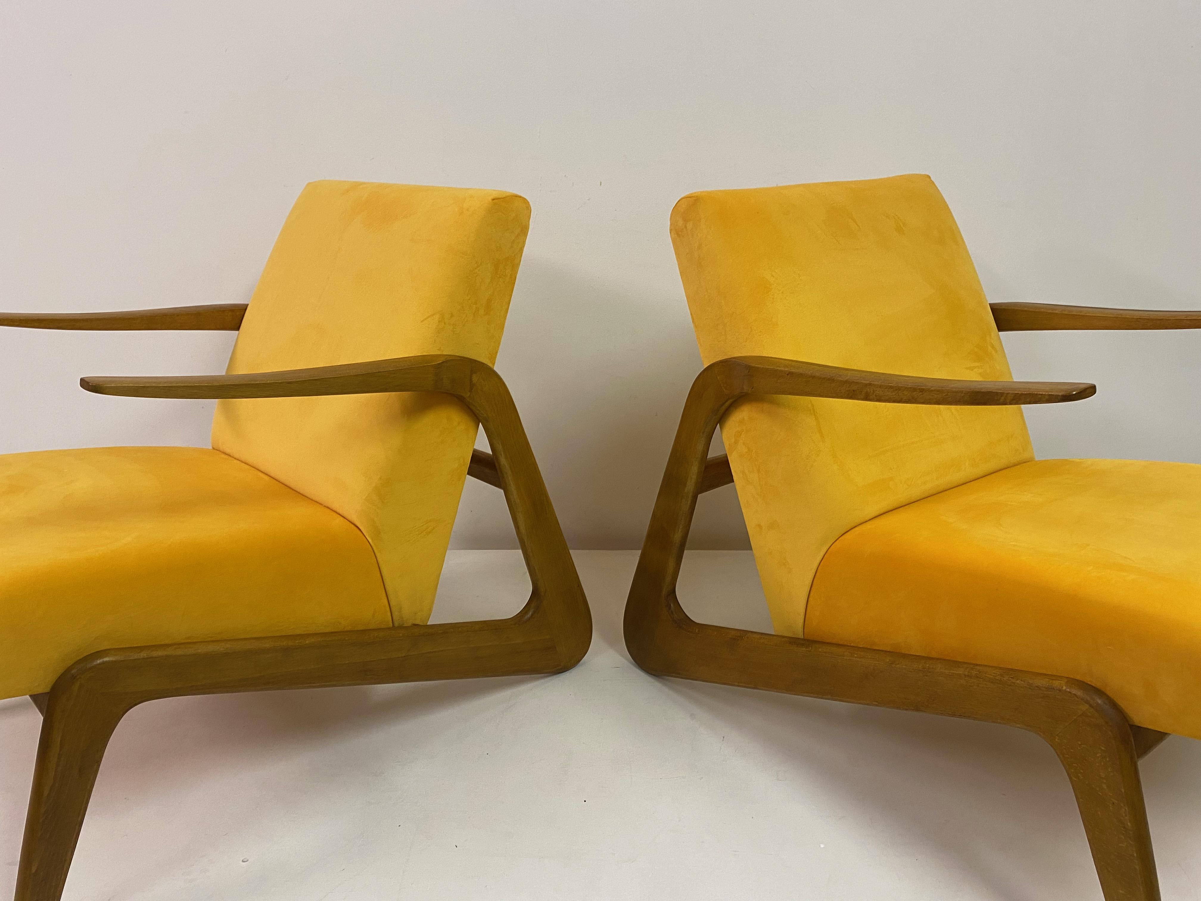 Pair of Contemporary Italian Armchairs in Yellow Velvet For Sale 9