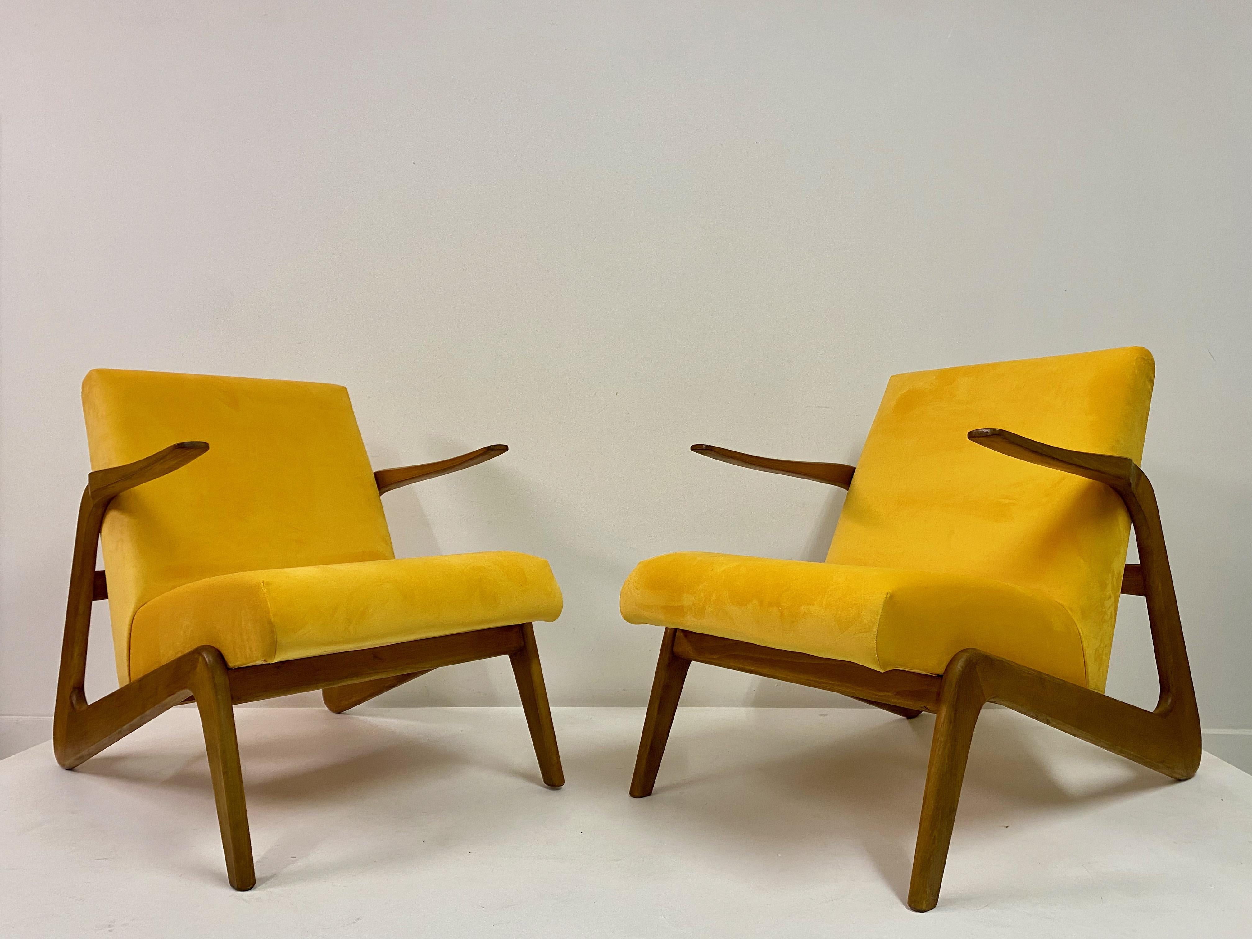 Mid-Century Modern Pair of Contemporary Italian Armchairs in Yellow Velvet For Sale