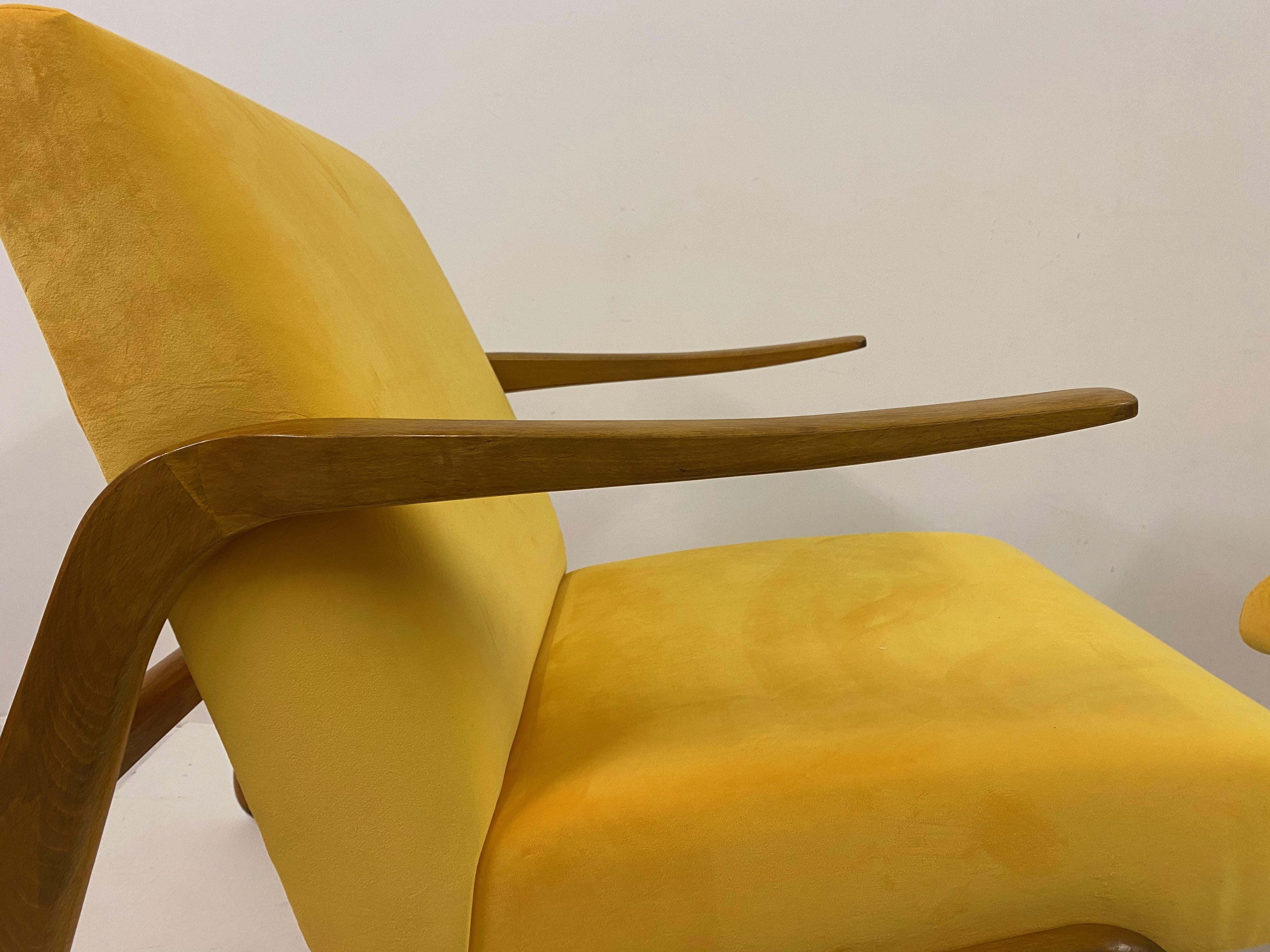 Pair of Contemporary Italian Armchairs in Yellow Velvet For Sale 2