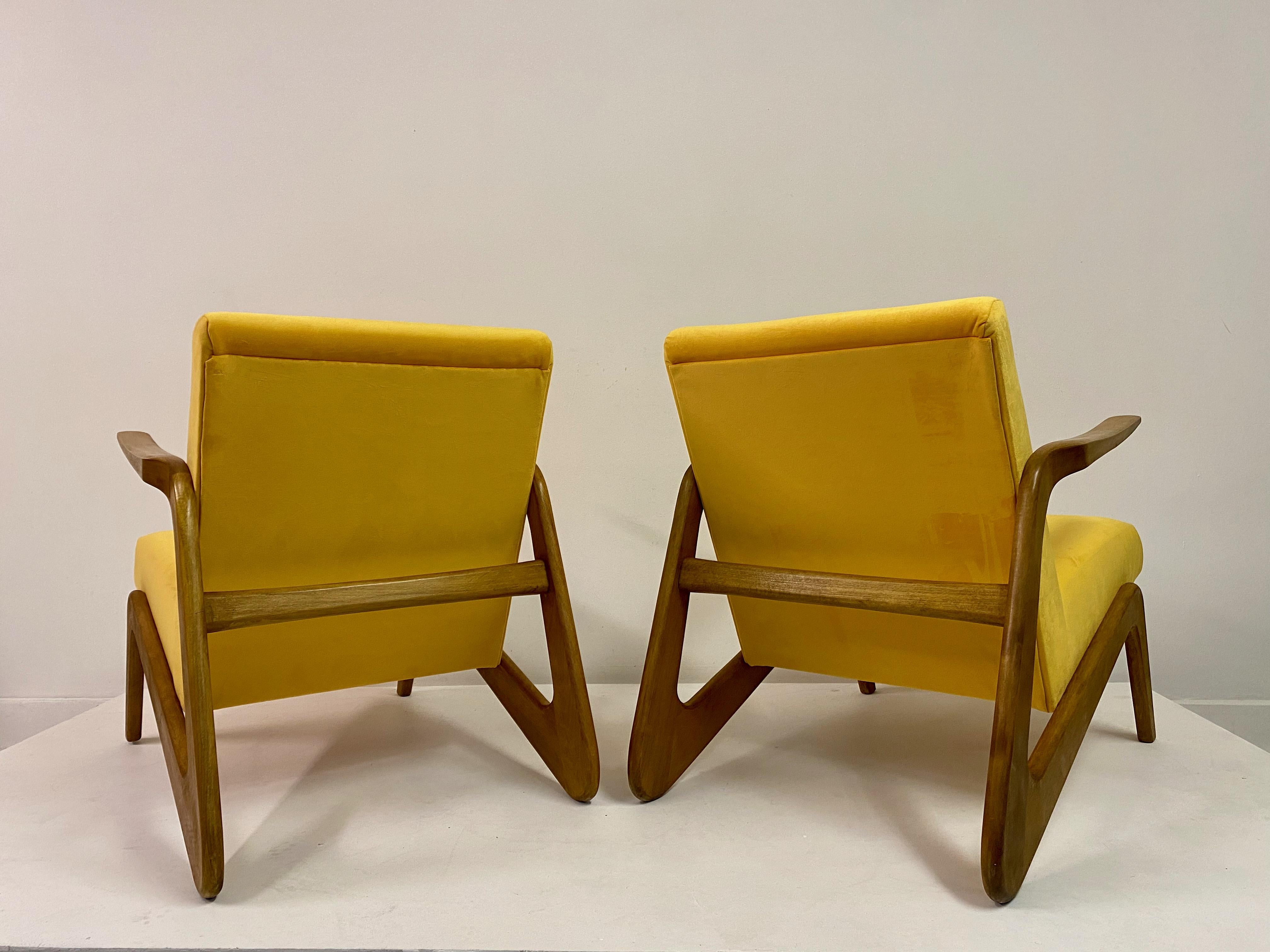 Pair of Contemporary Italian Armchairs in Yellow Velvet For Sale 5