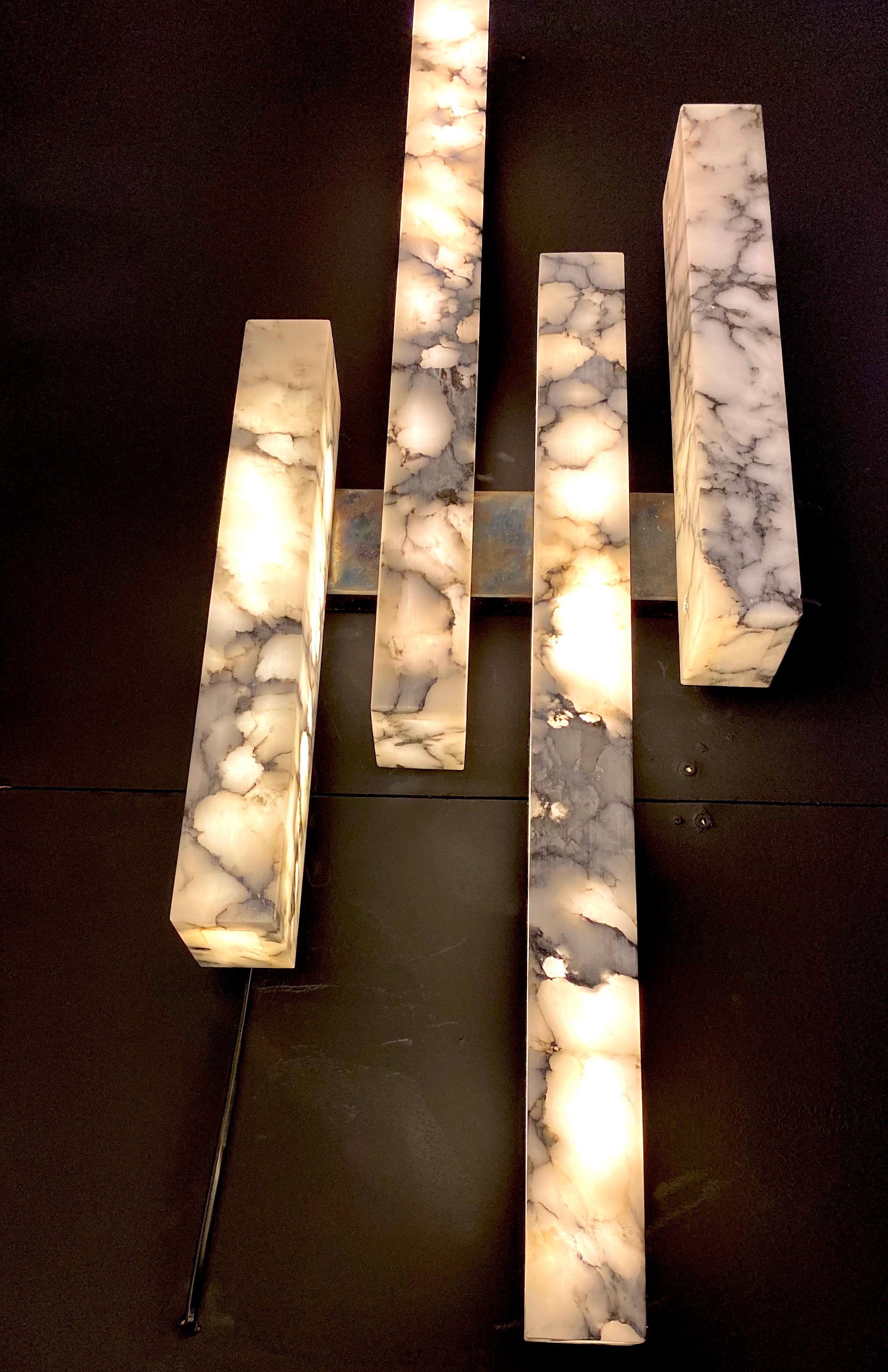 XXI secolo e contemporaneo Coppia di lampade da parete o sconsigliate in marmo Bardiglio italiano contemporaneo in vendita