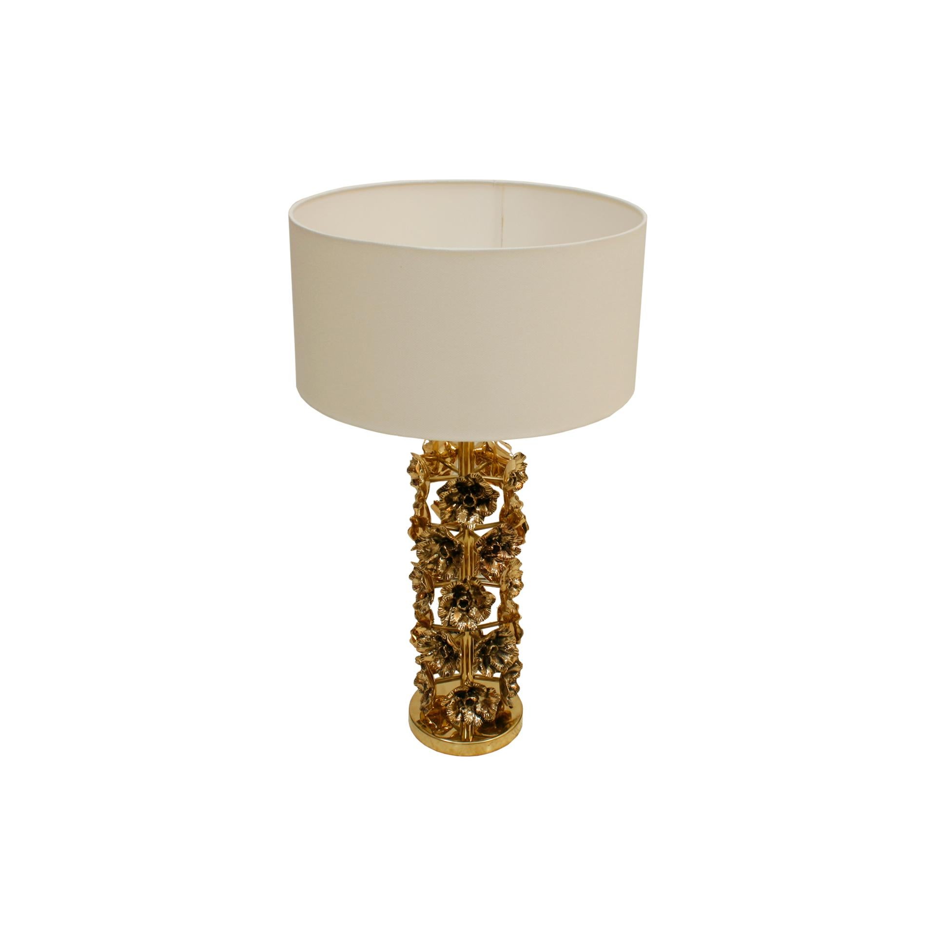 Pair of contemporary table lamps with brass structure and white cotton thread shades made in Italy.

Measurements: Diameter 20 x height 70 cm

Measurements with shade: Diameter 45 x height 88 cm.

Every item LA Studio offers is checked by our team