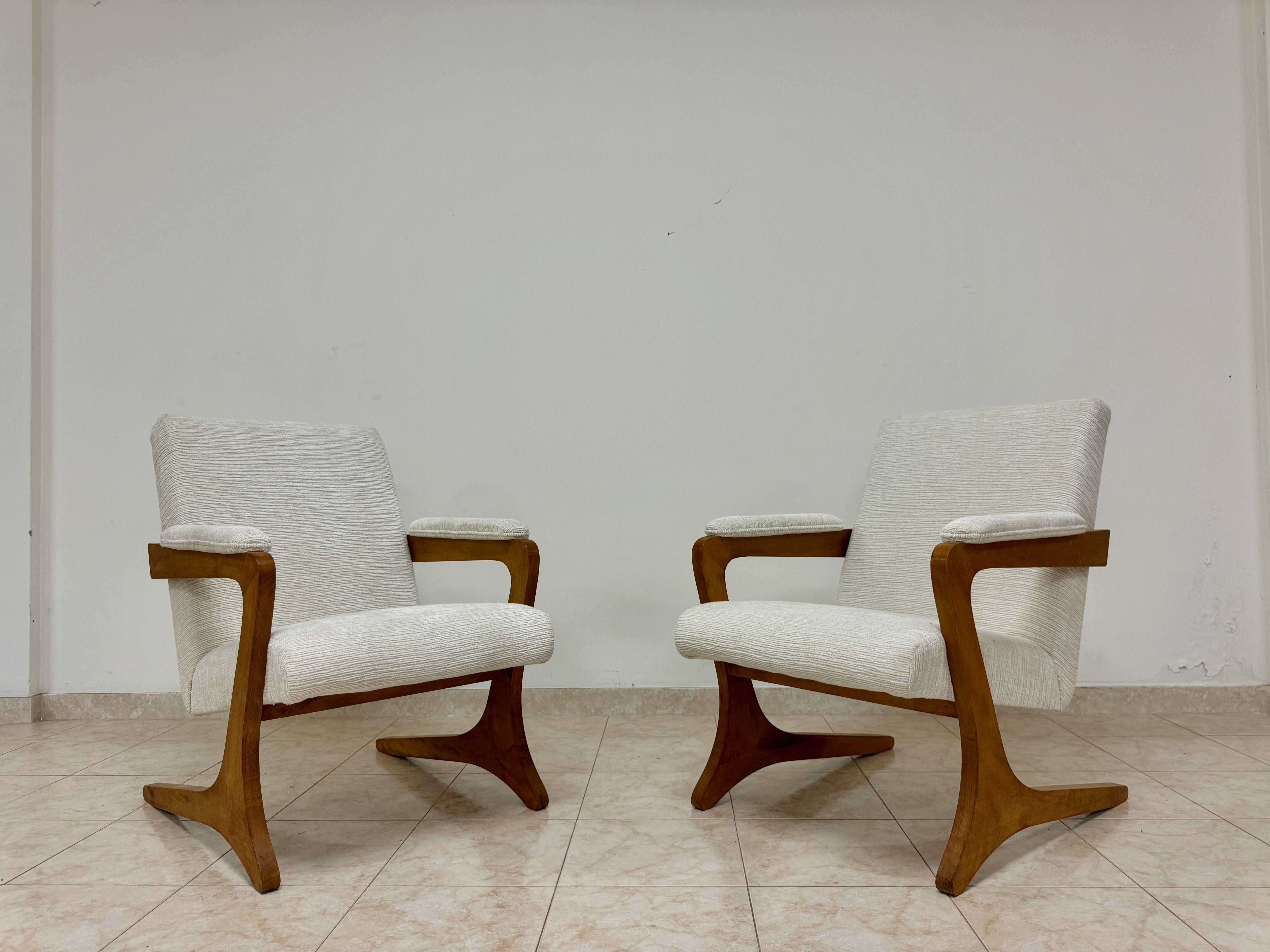 Mid-Century moderno Coppia di poltrone italiane contemporanee a sbalzo in vendita