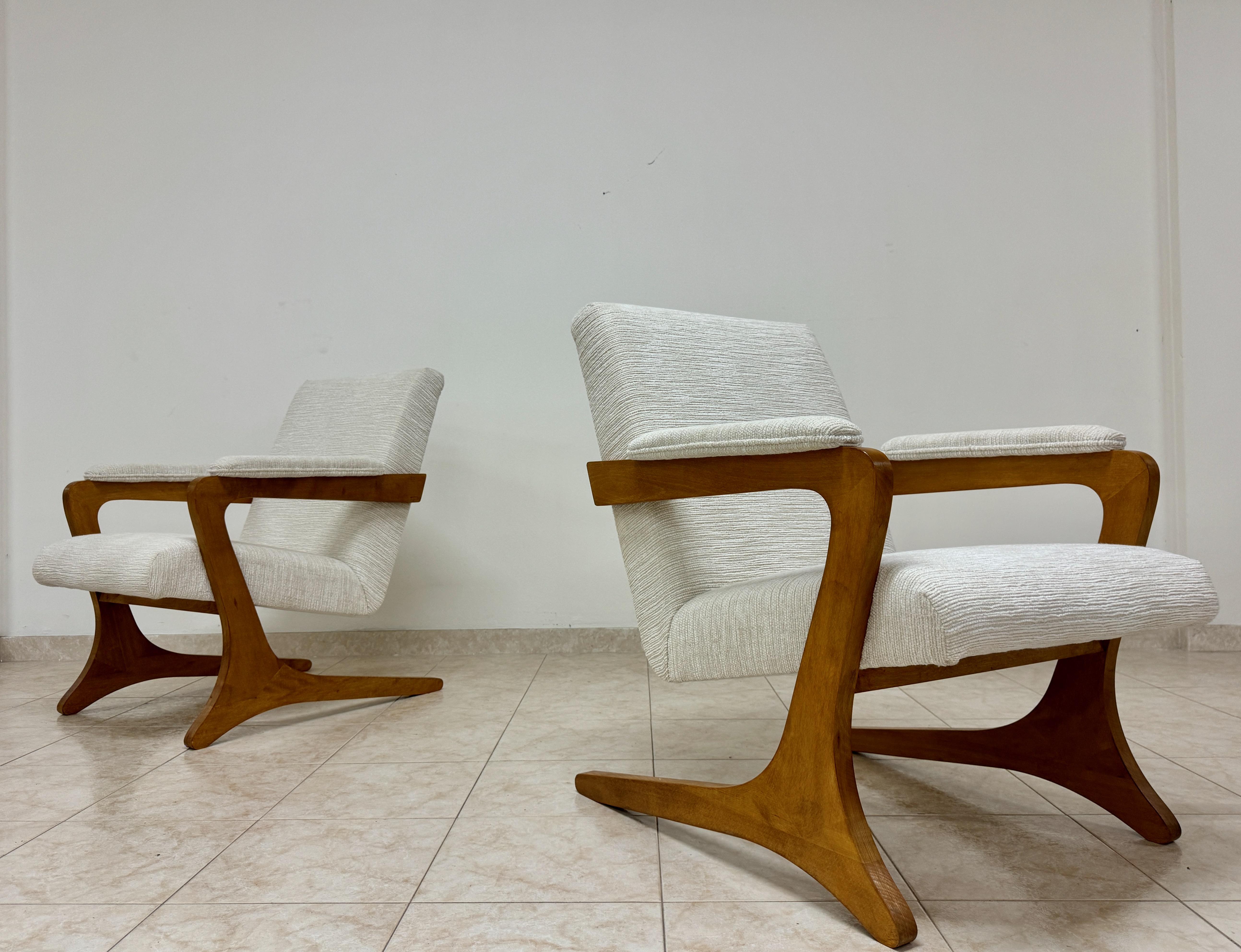 Coppia di poltrone italiane contemporanee a sbalzo in vendita 1